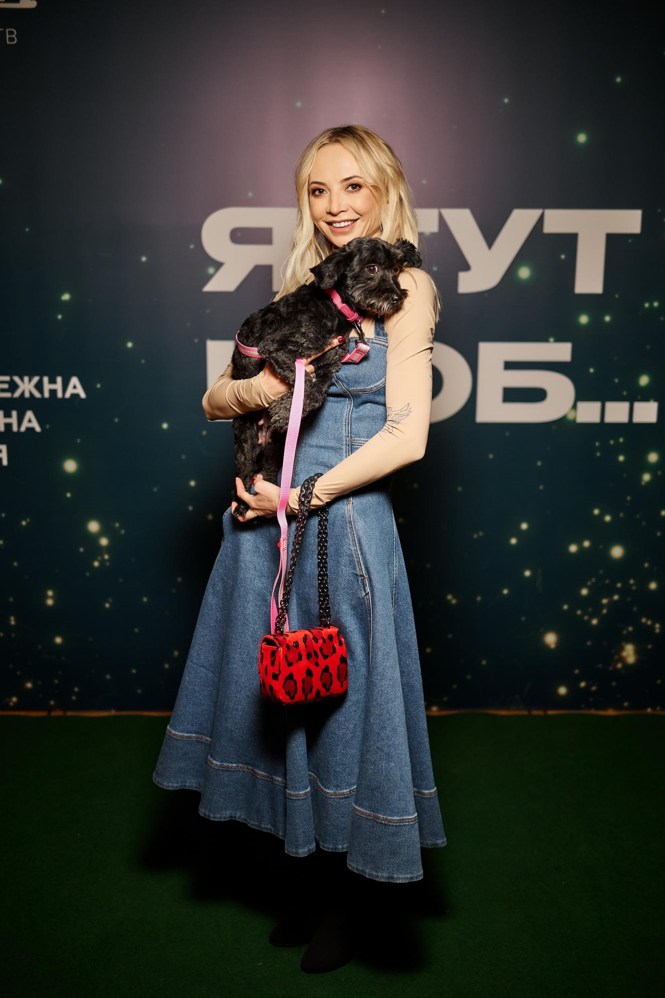 Українські зірки на червоній доріжці розчулили несподіваним жестом (фото)