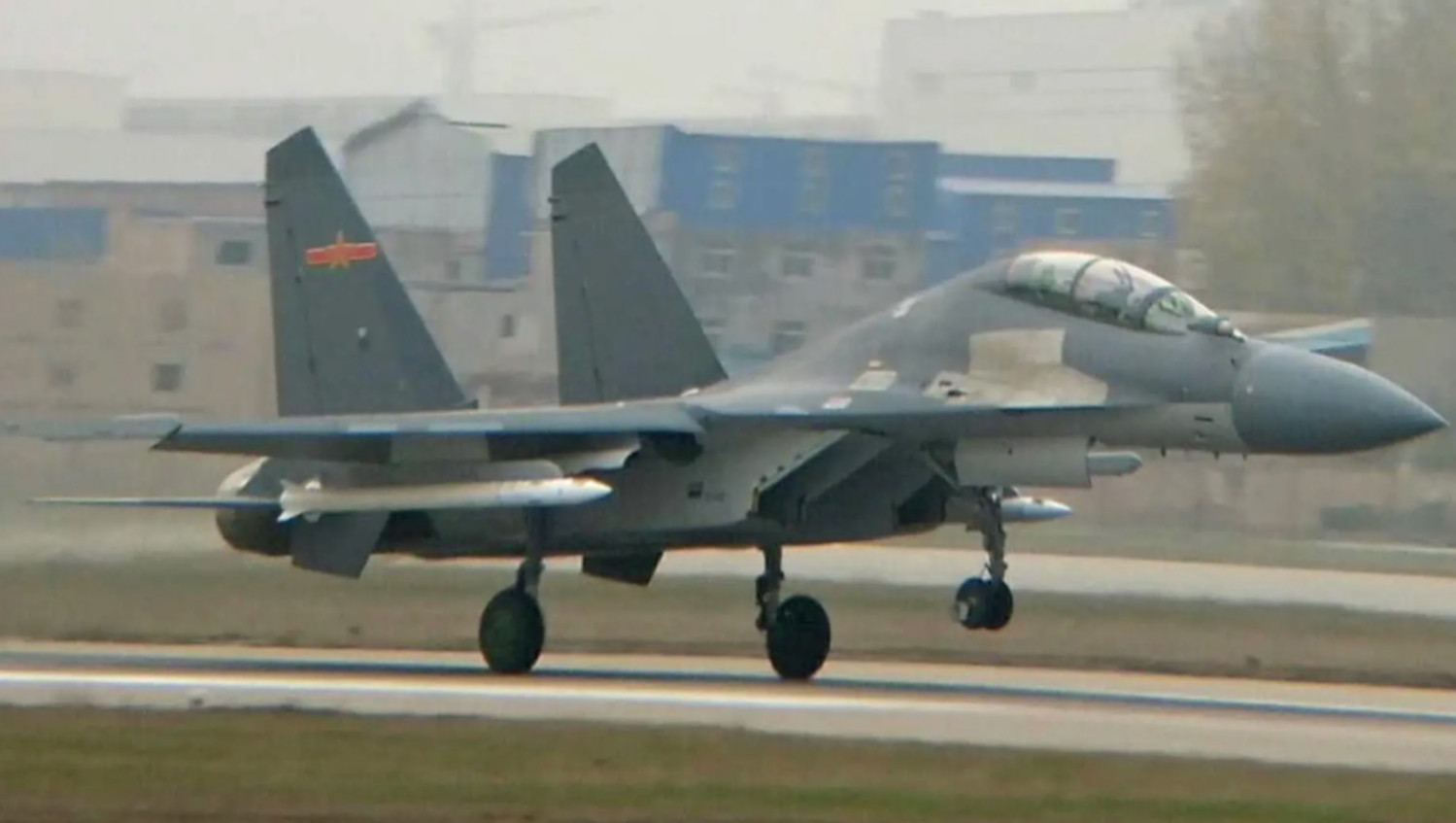 В Китаї показали нову ракету "повітря-повітря": чому її вважають дуже небезпечною