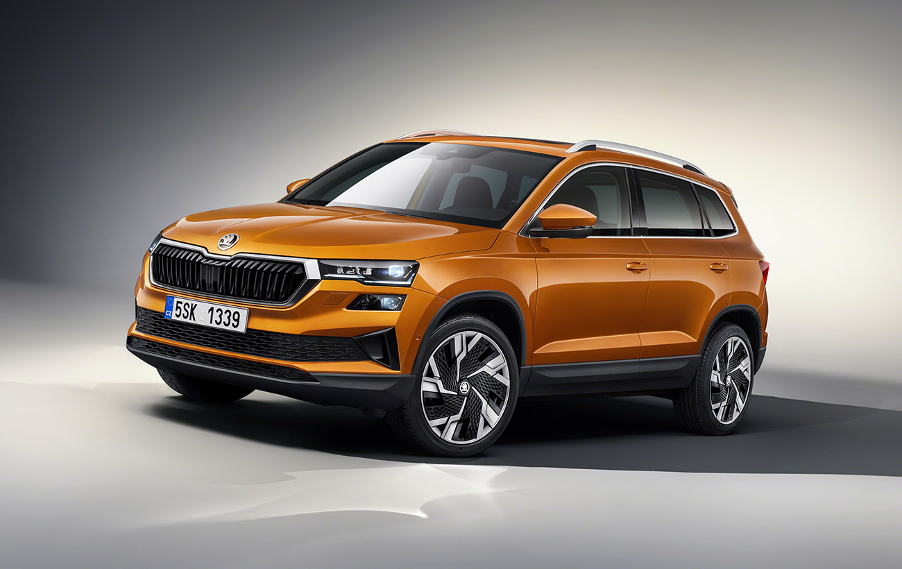 LED-фары и виртуальные приборы всем: представлен обновленный кроссовер Skoda Karoq