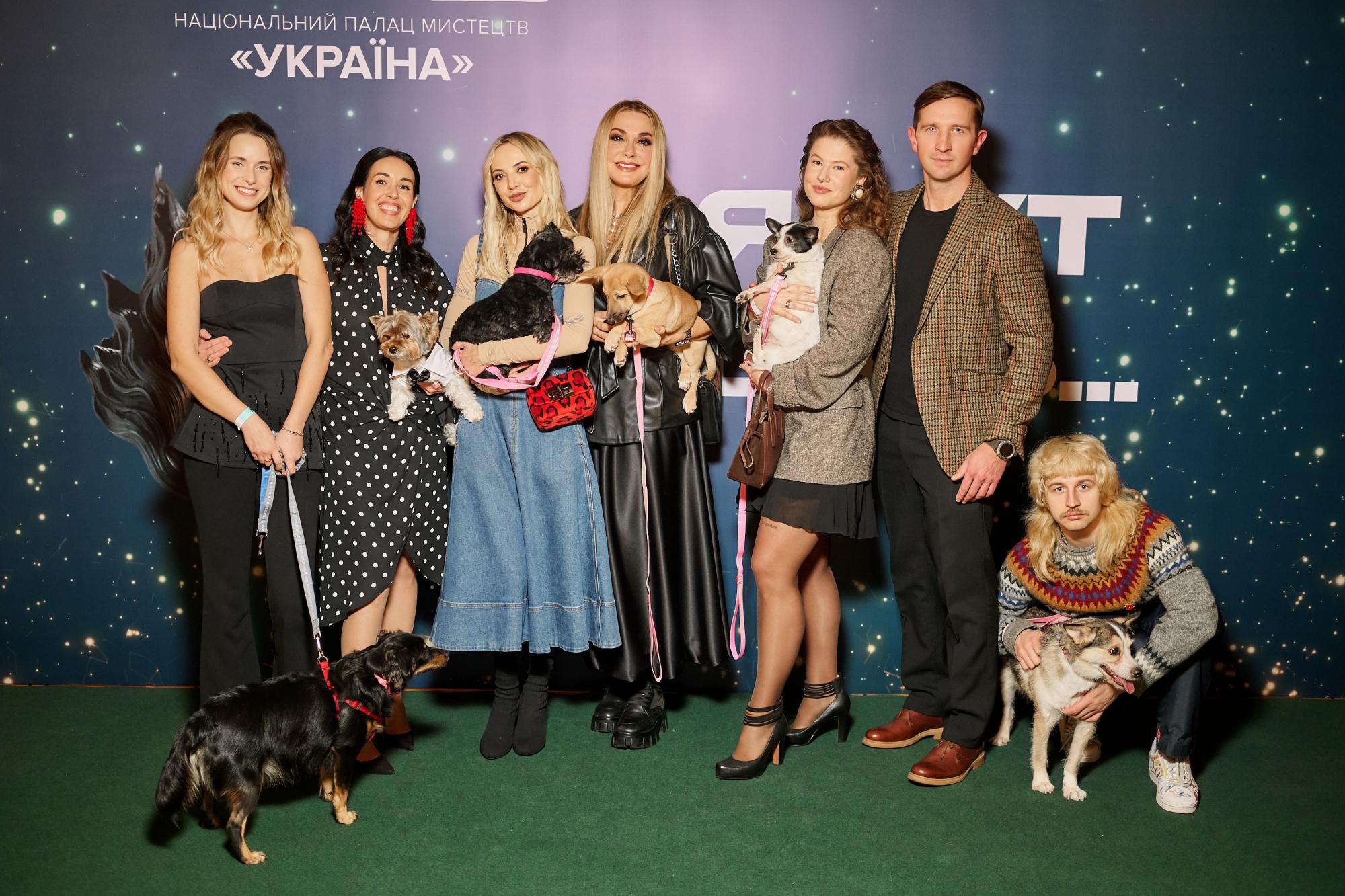 Українські зірки на червоній доріжці розчулили несподіваним жестом (фото)