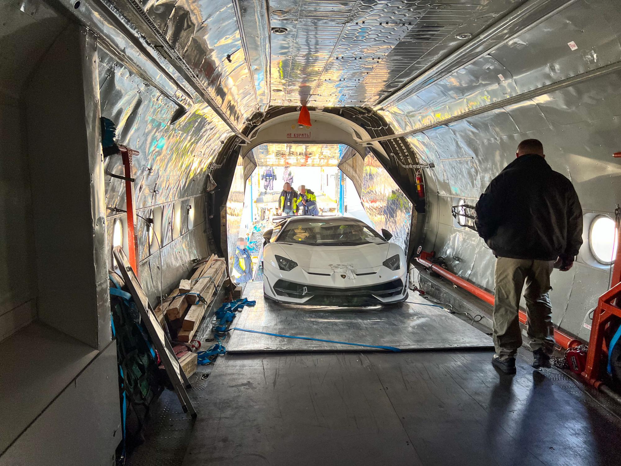 Lamborghini и Rolls-Royce: Украина передала Германии элитные авто международных мошенников