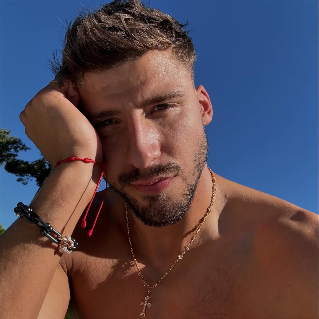 Естетика КДБ: зірка "Ман Сіті" набив тату російською мовою