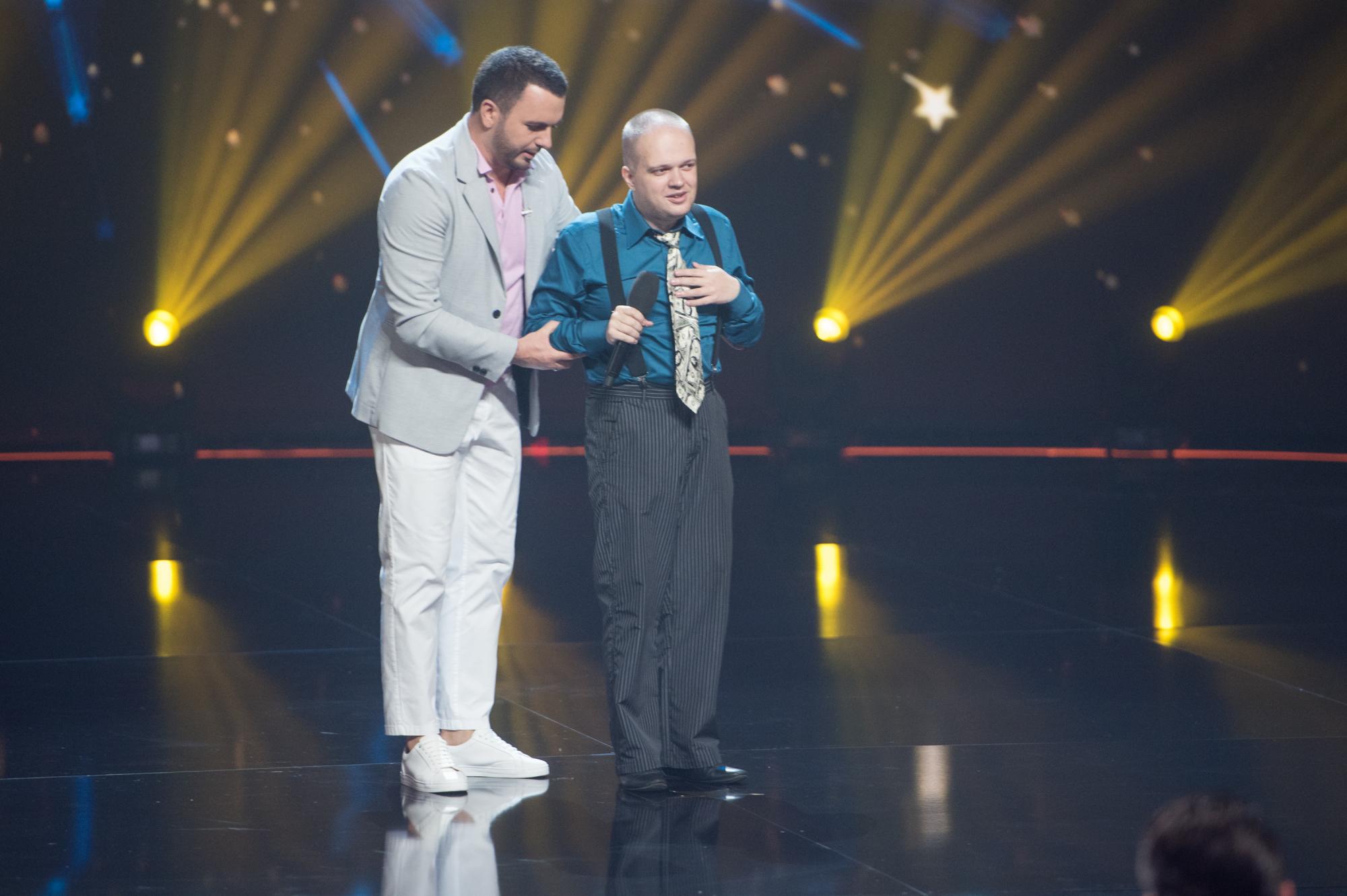 Слепой уличный музыкант из Харькова мощно спел Синатру, заставив всех открыть рты от восторга