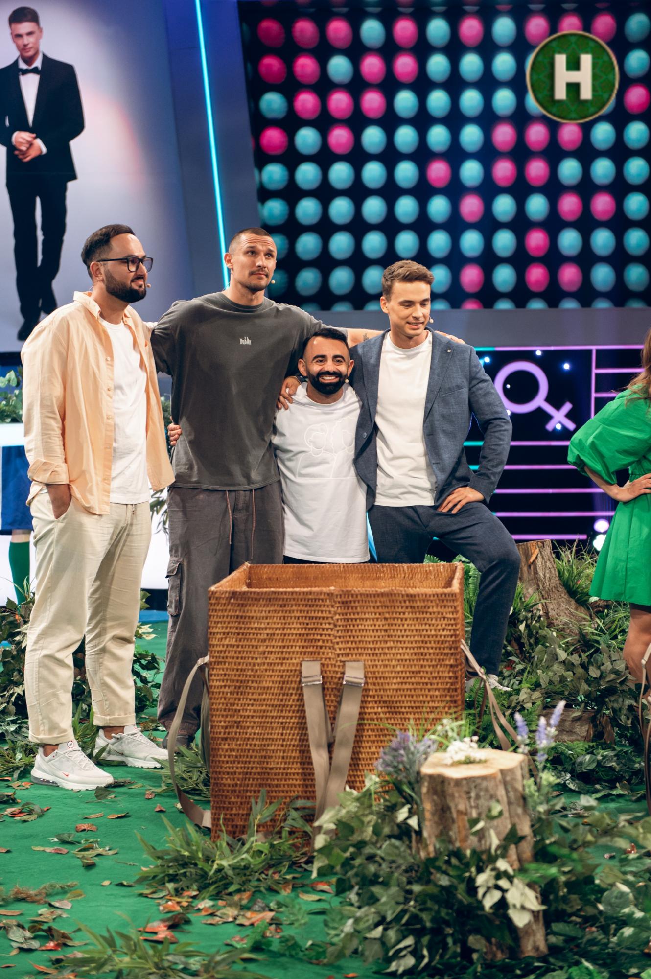 Скільки жінок присилають подругам скріншоти листування з чоловіками? Цікаві статистичні факти із шоу "Хто зверху?"