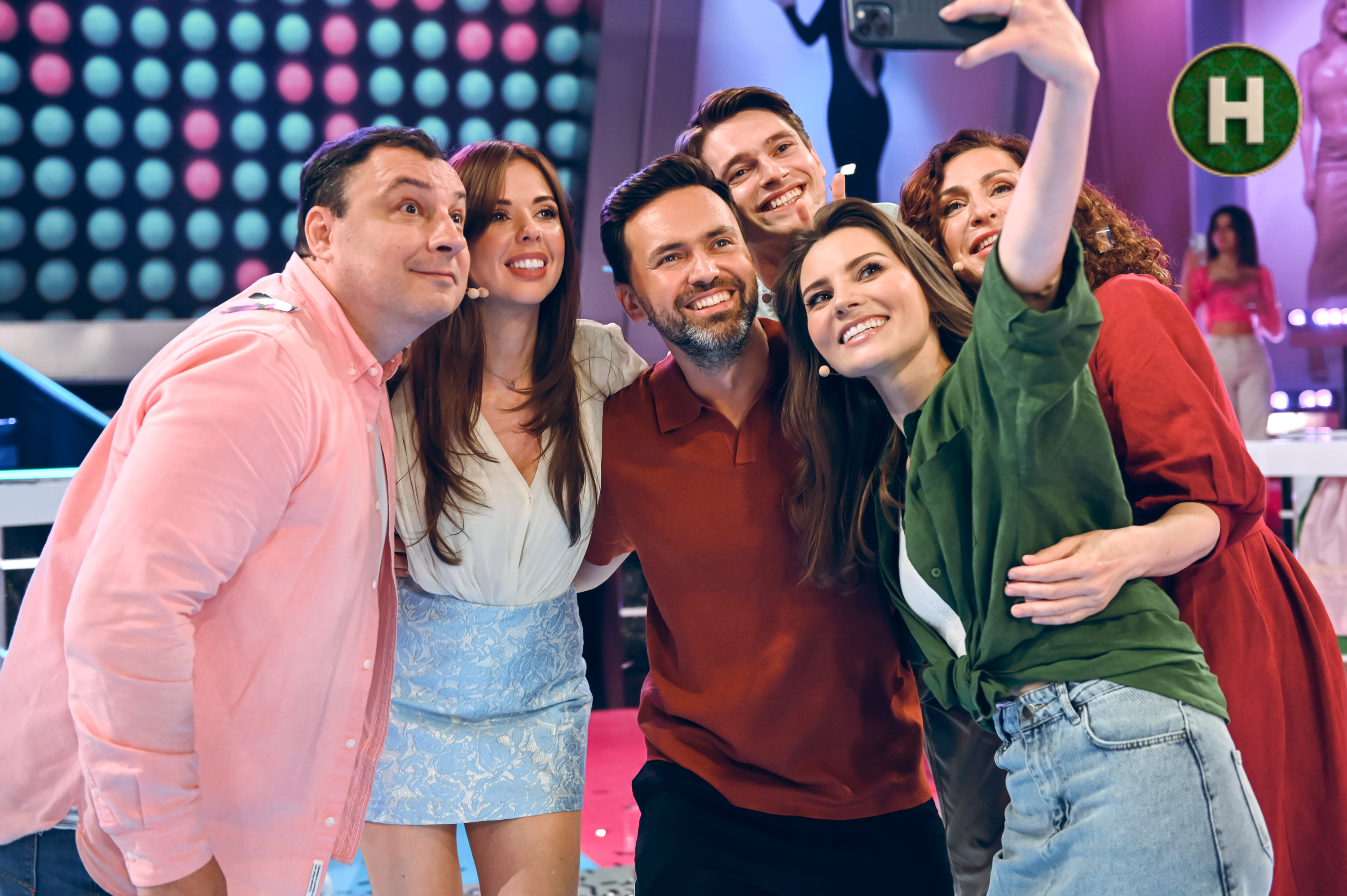 "Скільки чоловіків скаржаться друзям на своїх коханих?" Цікава статистика із шоу "Хто зверху?"