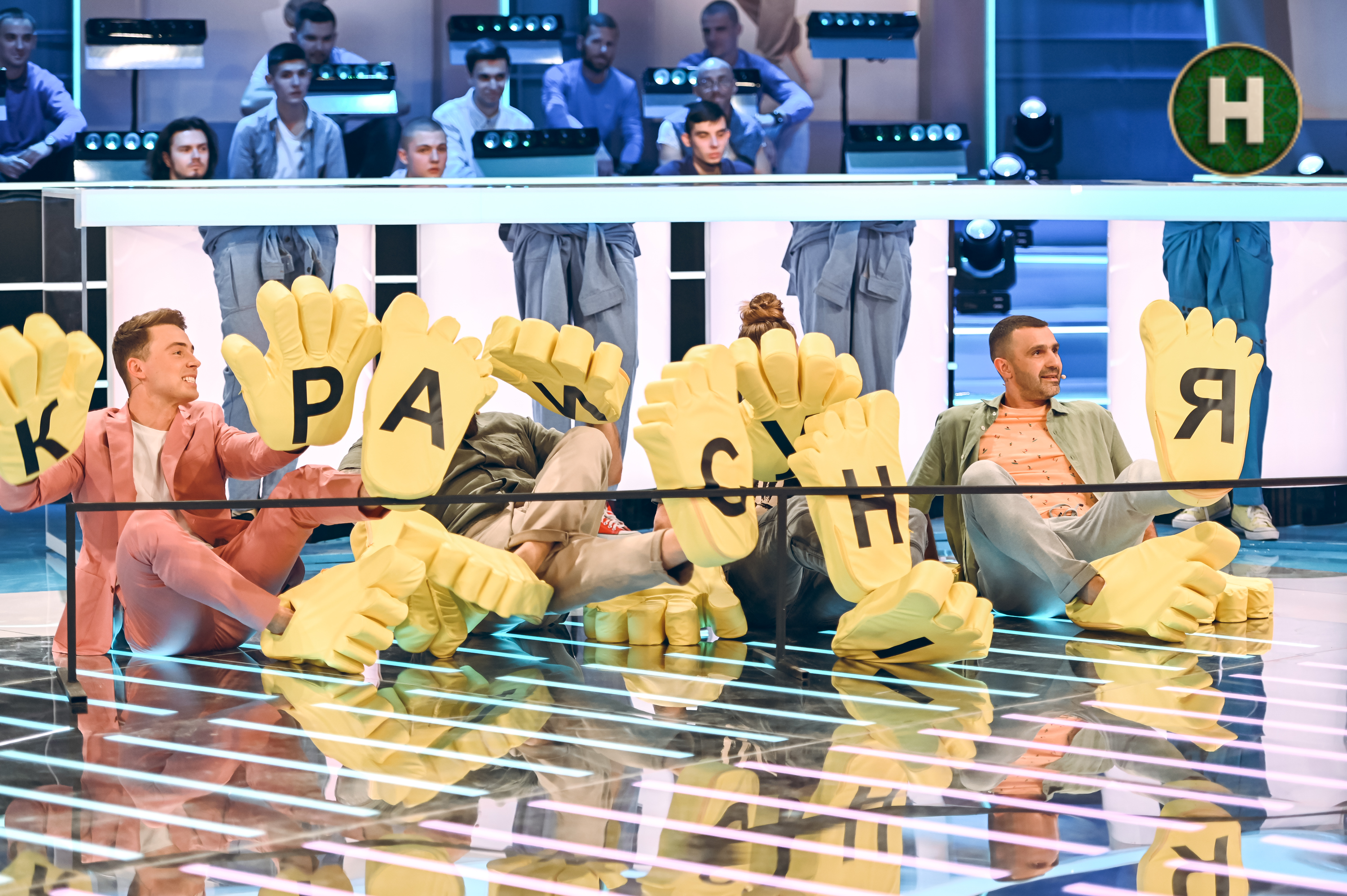 "Сколько мужчин именно во время войны захотели завести ребенка?" Интересная статистика из шоу "Хто сверху?"