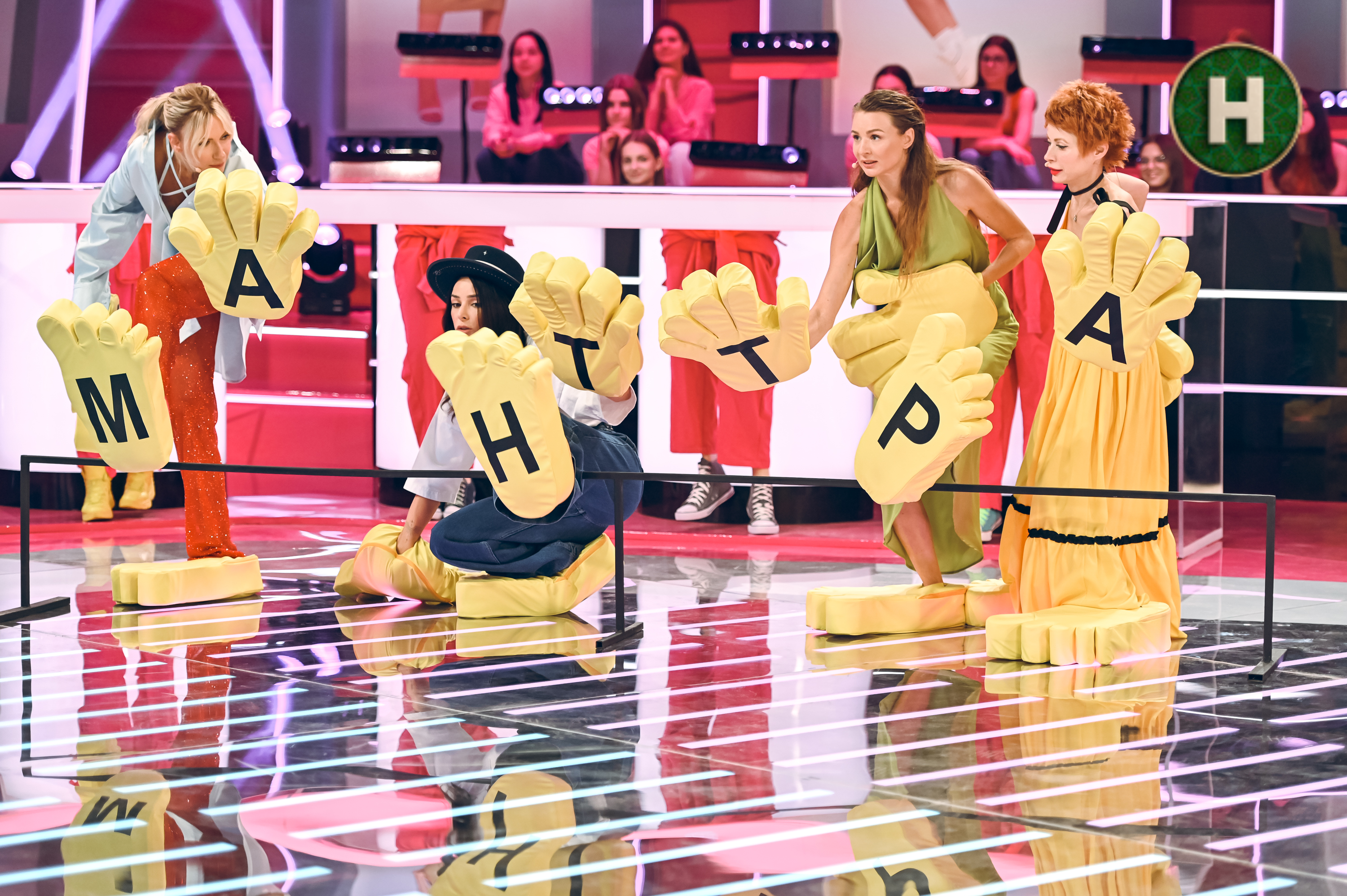 "Сколько мужчин именно во время войны захотели завести ребенка?" Интересная статистика из шоу "Хто сверху?"