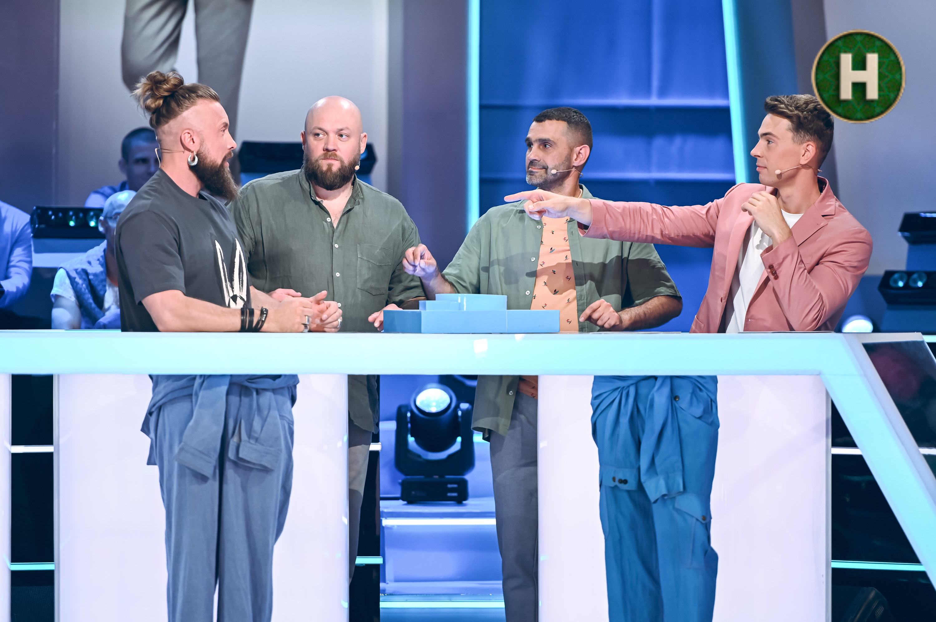 "Сколько мужчин именно во время войны захотели завести ребенка?" Интересная статистика из шоу "Хто сверху?"