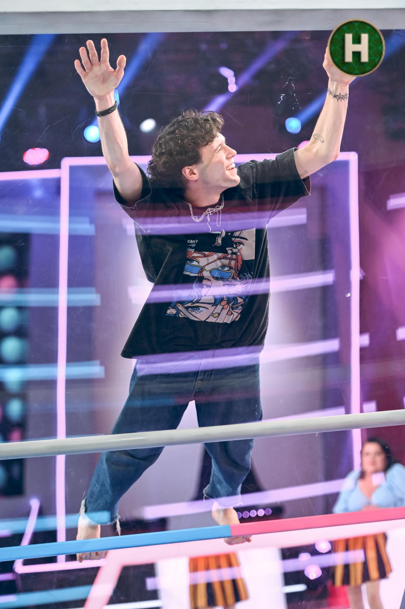 "Скільки чоловіків закохувались у свою викладачку?" Цікаві статистичні факти із шоу "Хто зверху?"