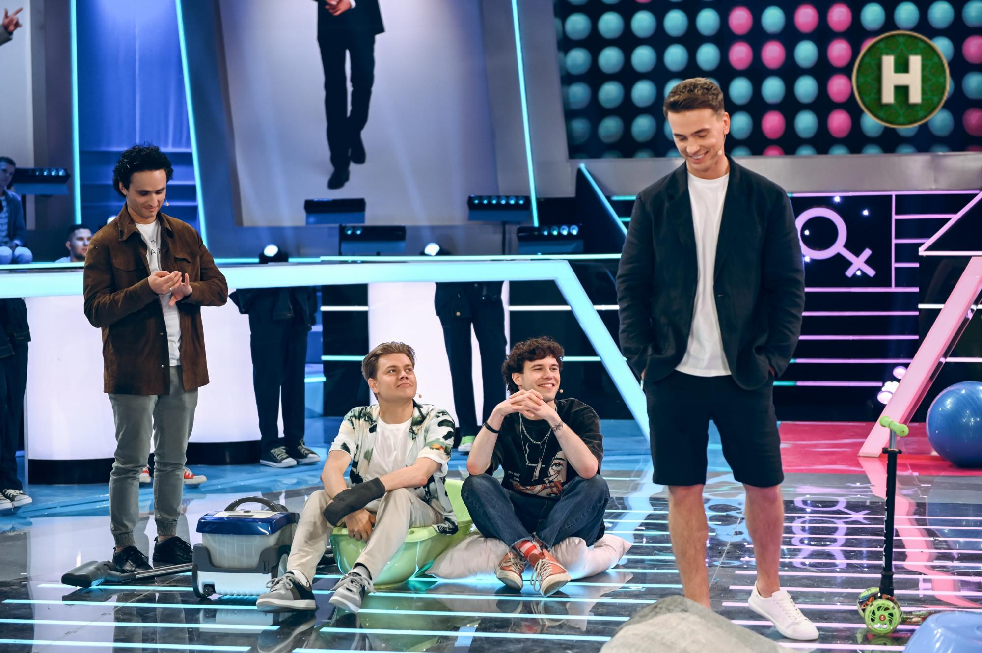 "Скільки чоловіків закохувались у свою викладачку?" Цікаві статистичні факти із шоу "Хто зверху?"