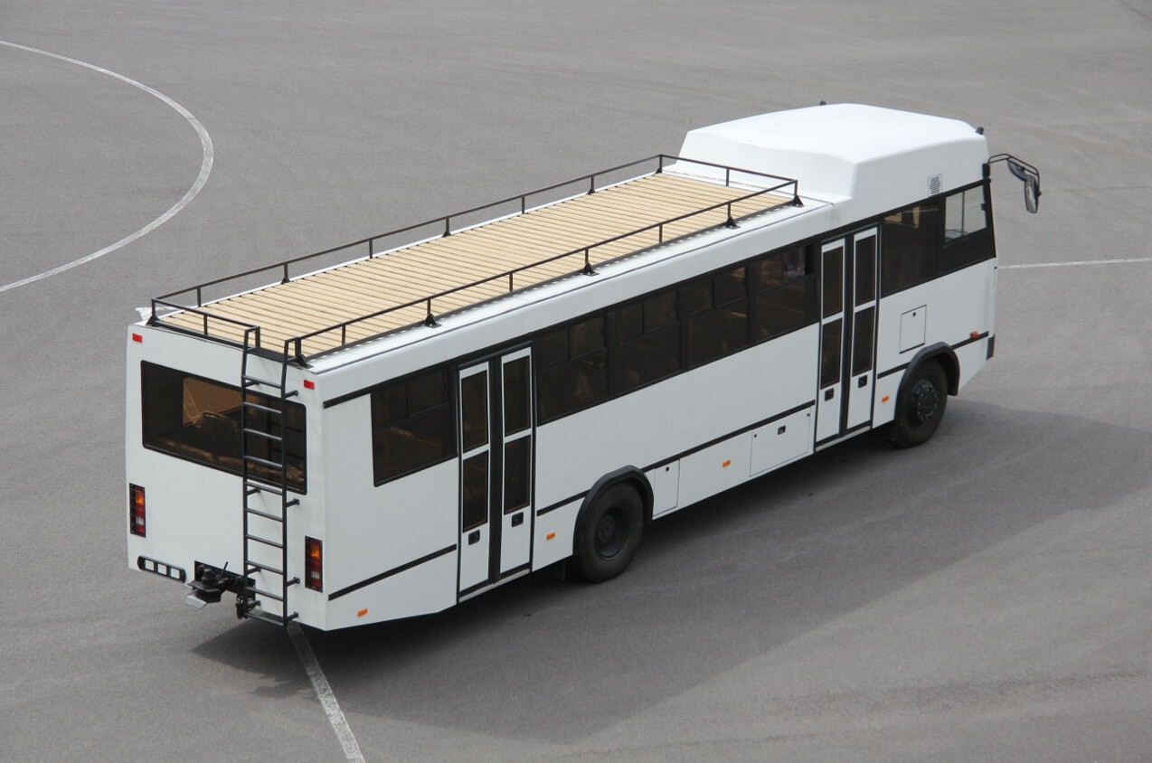 Люди на даху: МАЗ випустив незвичайні двоповерхові автобуси для Африки під чужим брендом