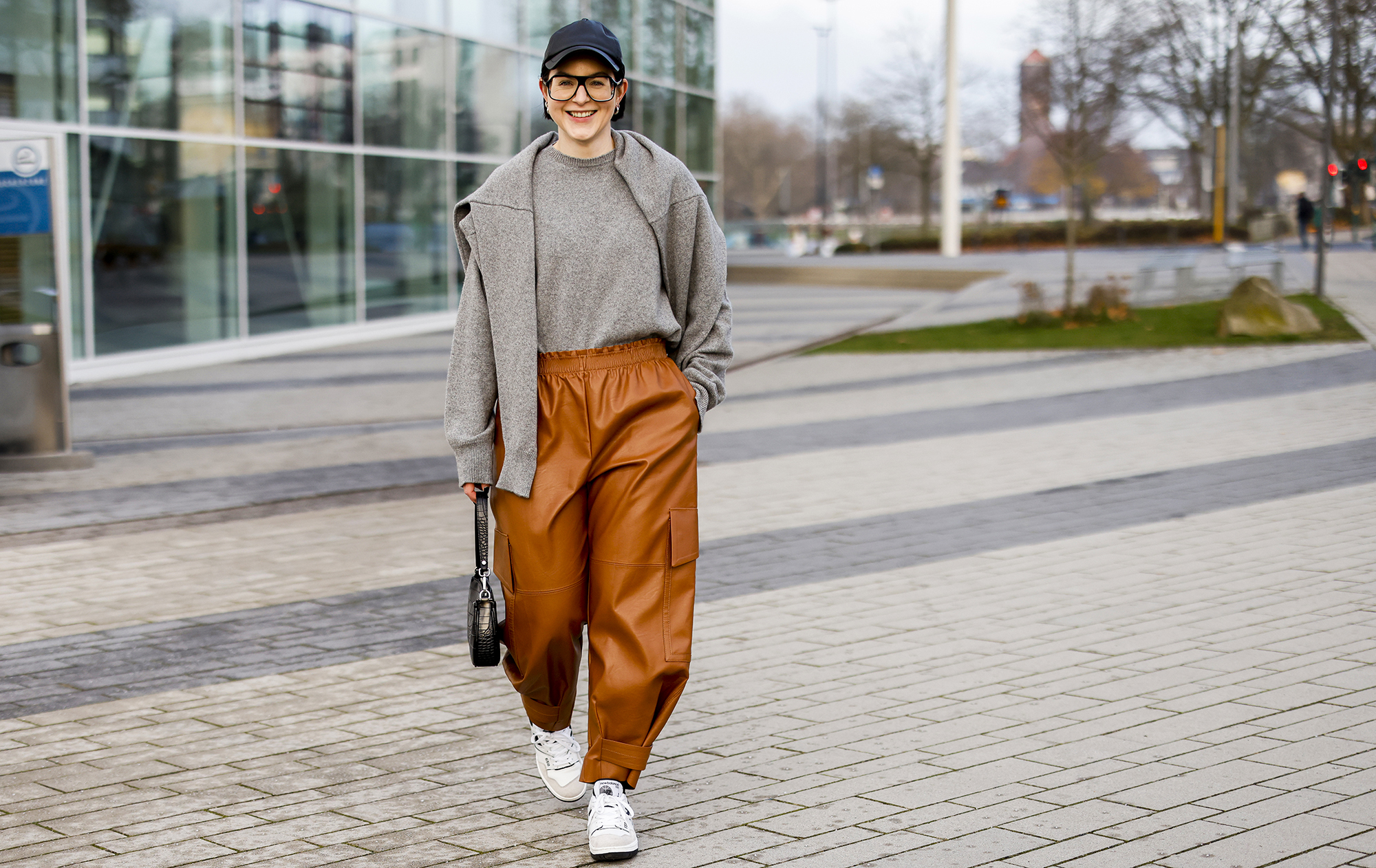 Наймодніші штани 2023: як носити незвичний тренд