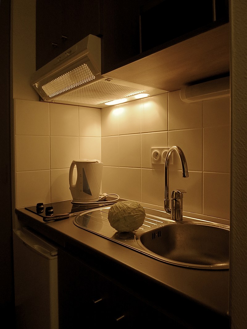 5 народних способів очистити жир на витяжці без жодної хімії