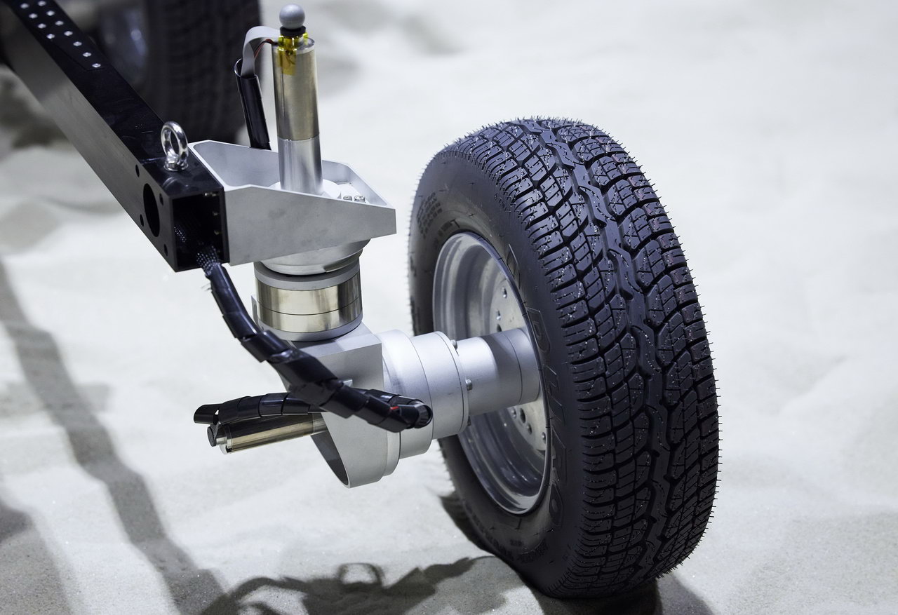 Кросовер Nissan Ariya поділиться технологіями з космічним ровером, але сам на Місяць не полетить