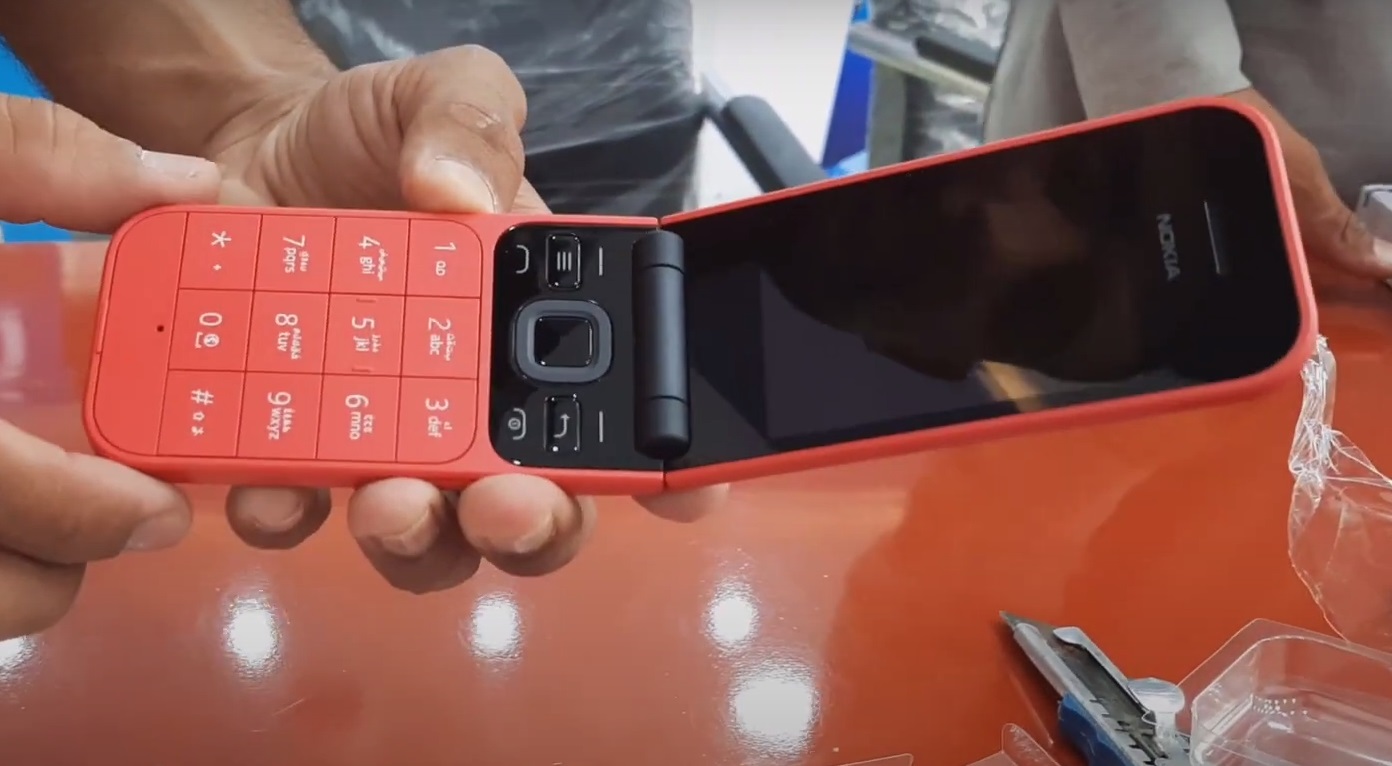 8 найкращих недорогих та зручних смартфонів, які ідеально підійдуть пенсіонерам