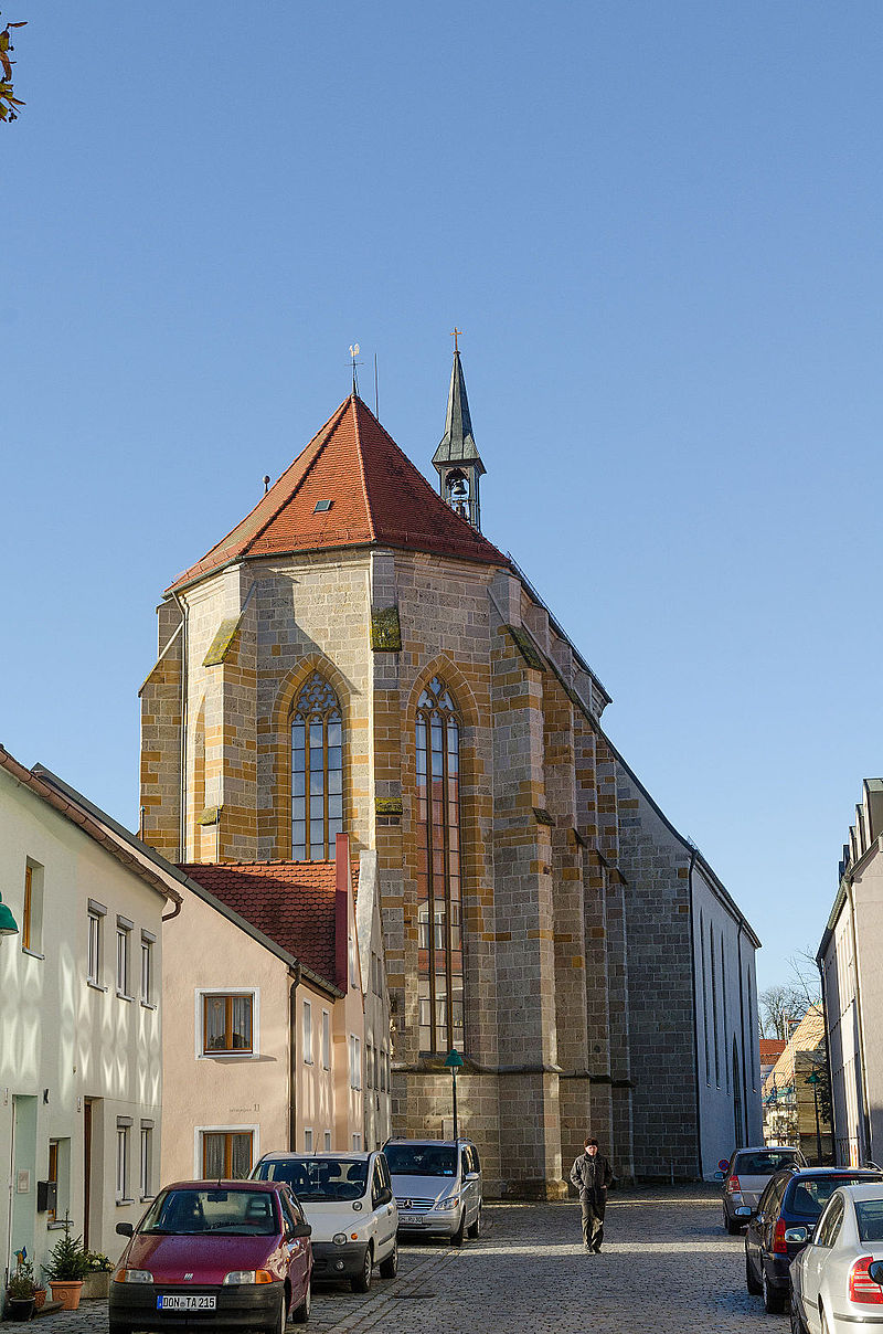 Із мільйонів діамантів. Середньовічне місто в Баварії, побудоване у центрі кратера