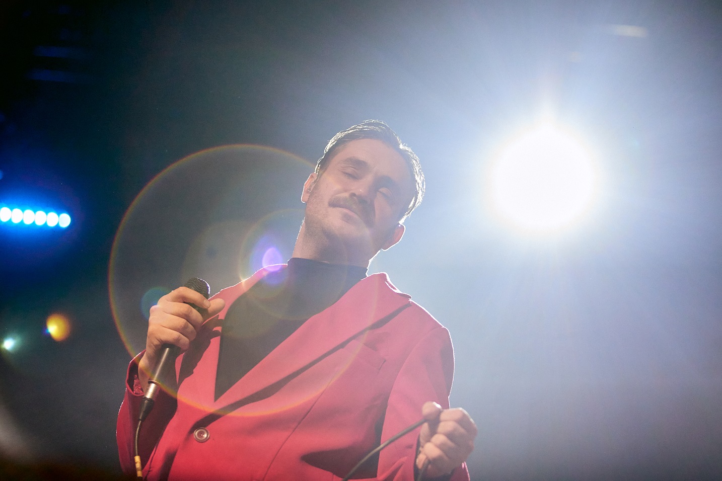 Українських музикантів закидали білизною на концерті в Києві (фото)