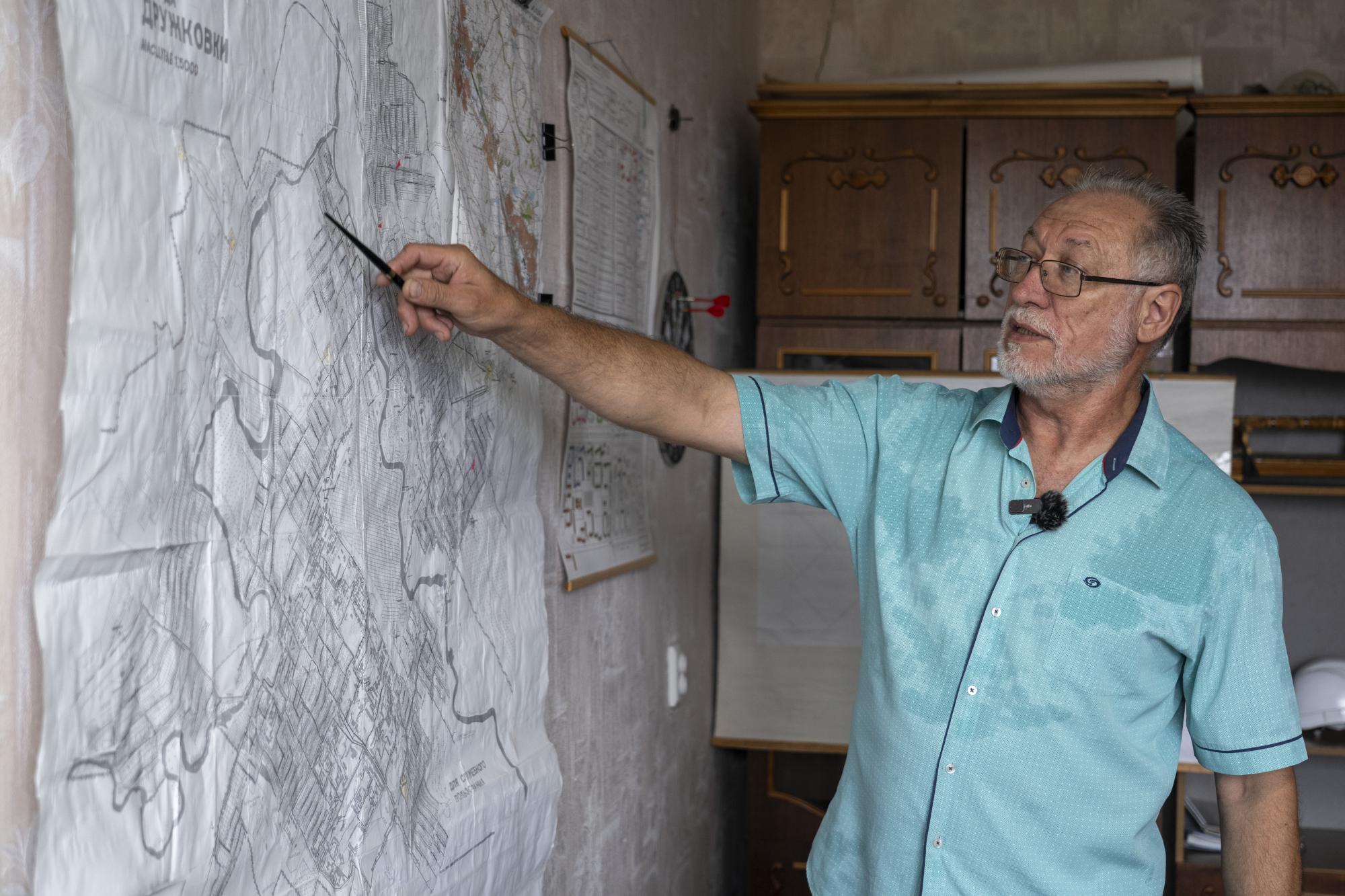 "Дети ждут воду, мы не можем останавливаться". Как выживает Дружковка под обстрелами