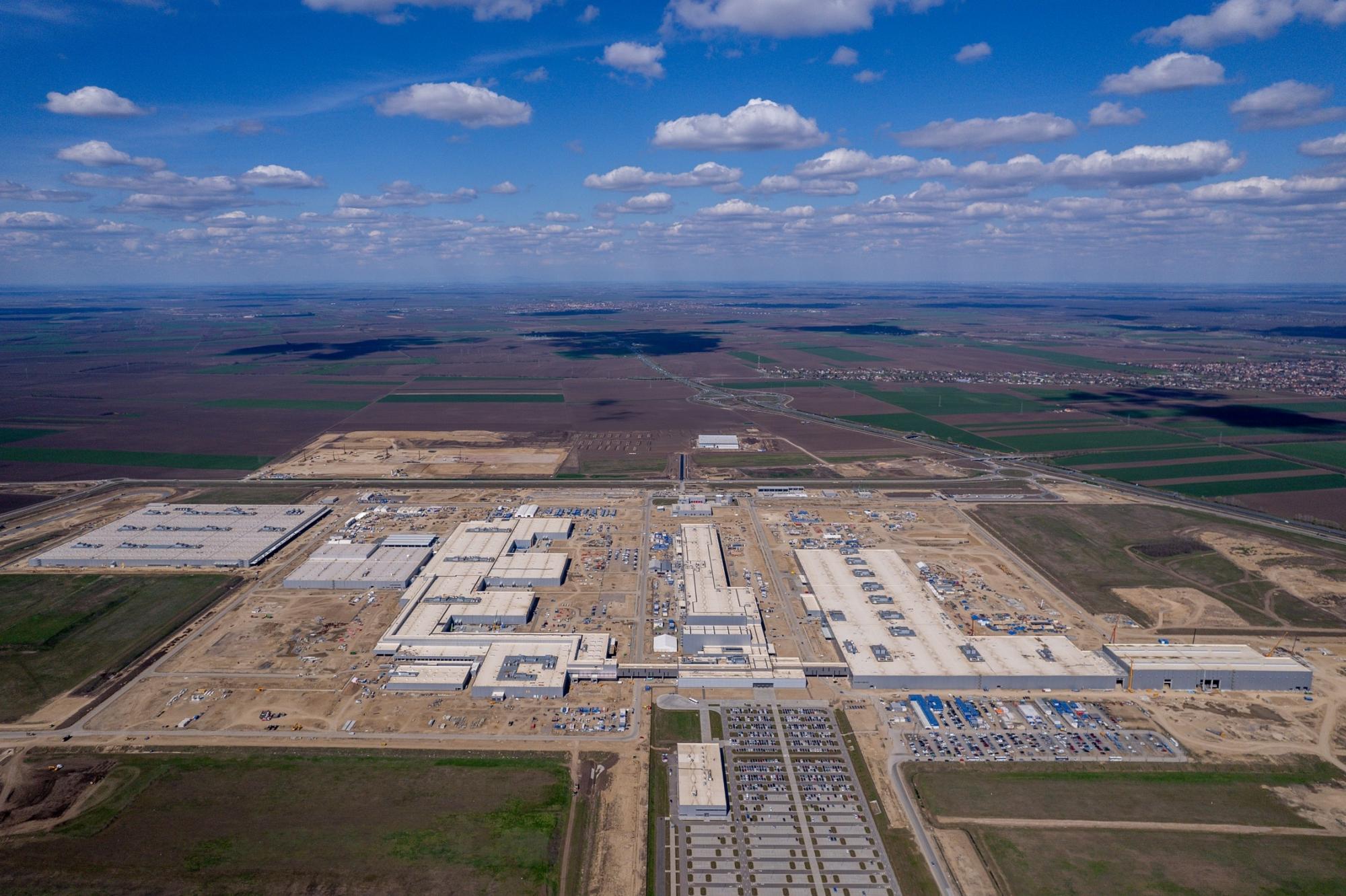 Поблизу України: BMW розпочала випуск інноваційних електромобілів на новому заводі