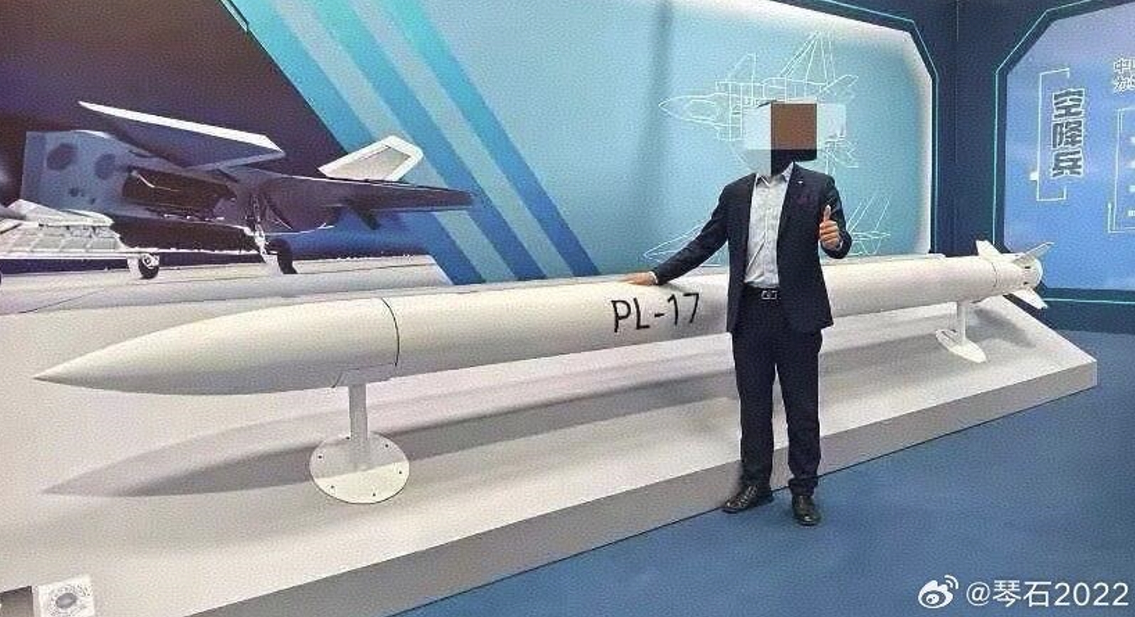 В Китаї показали нову ракету "повітря-повітря": чому її вважають дуже небезпечною