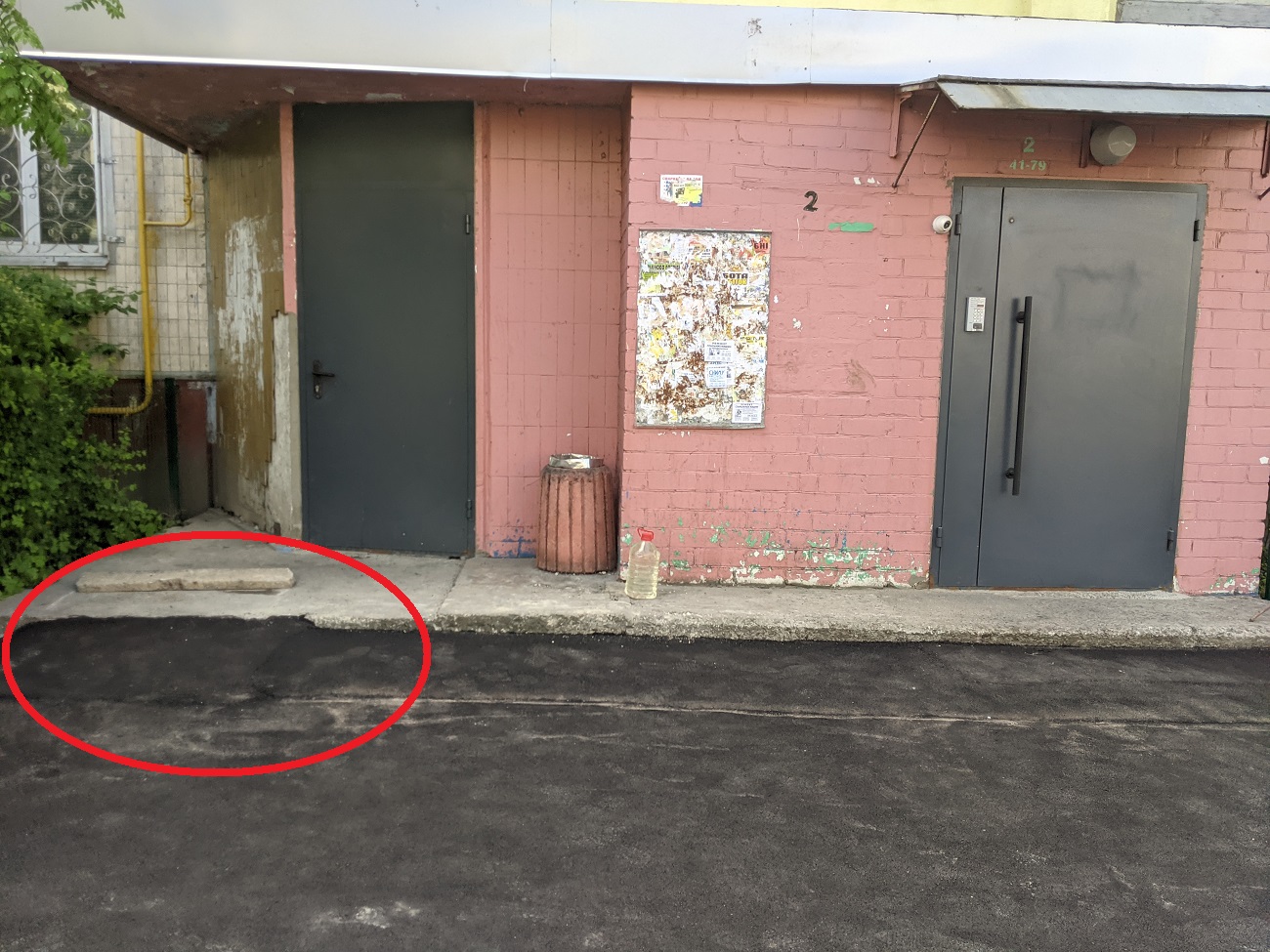 В Києві дорожники стелили асфальт, але щось пішло не так: курйозні фото