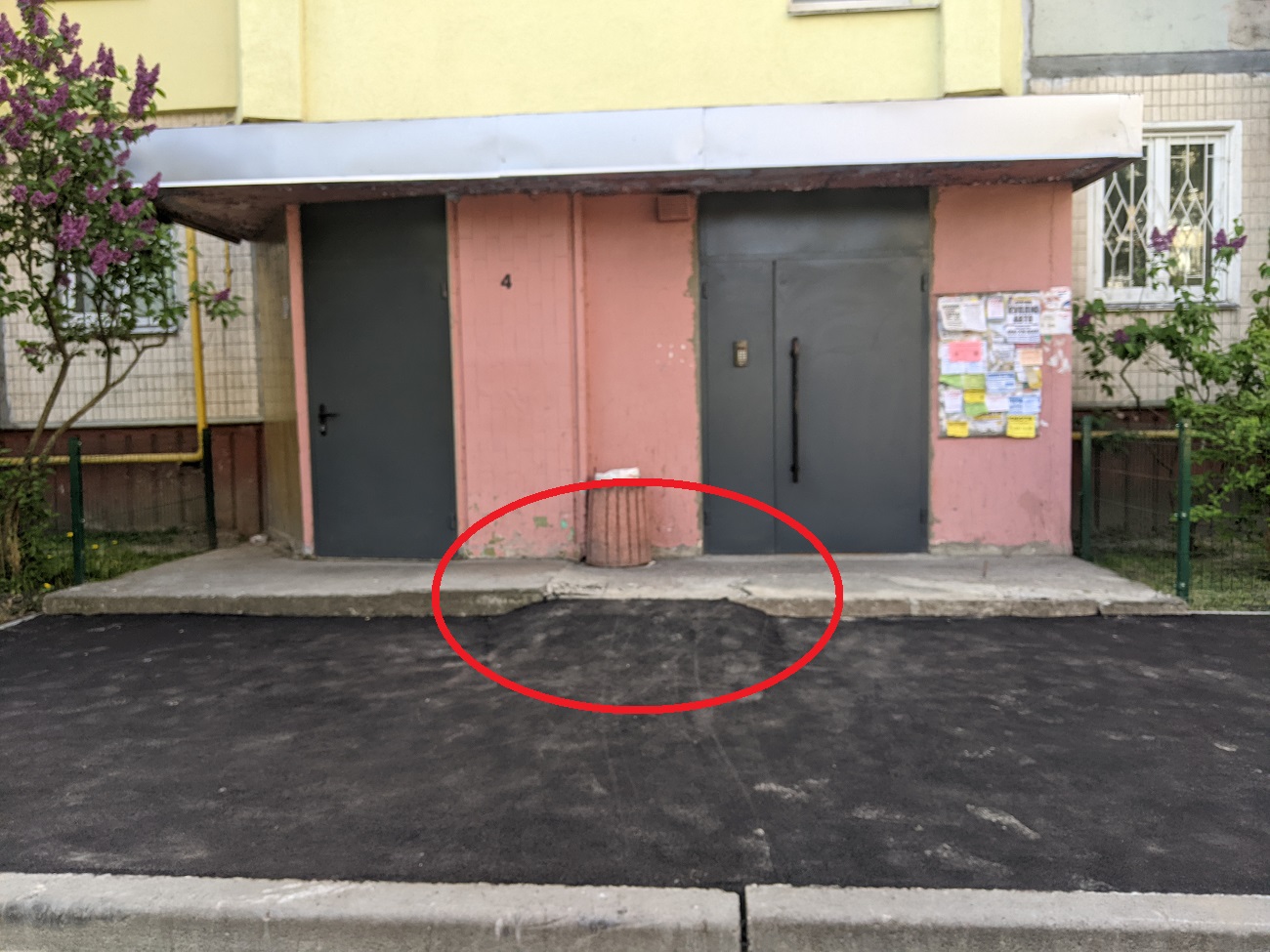 В Києві дорожники стелили асфальт, але щось пішло не так: курйозні фото