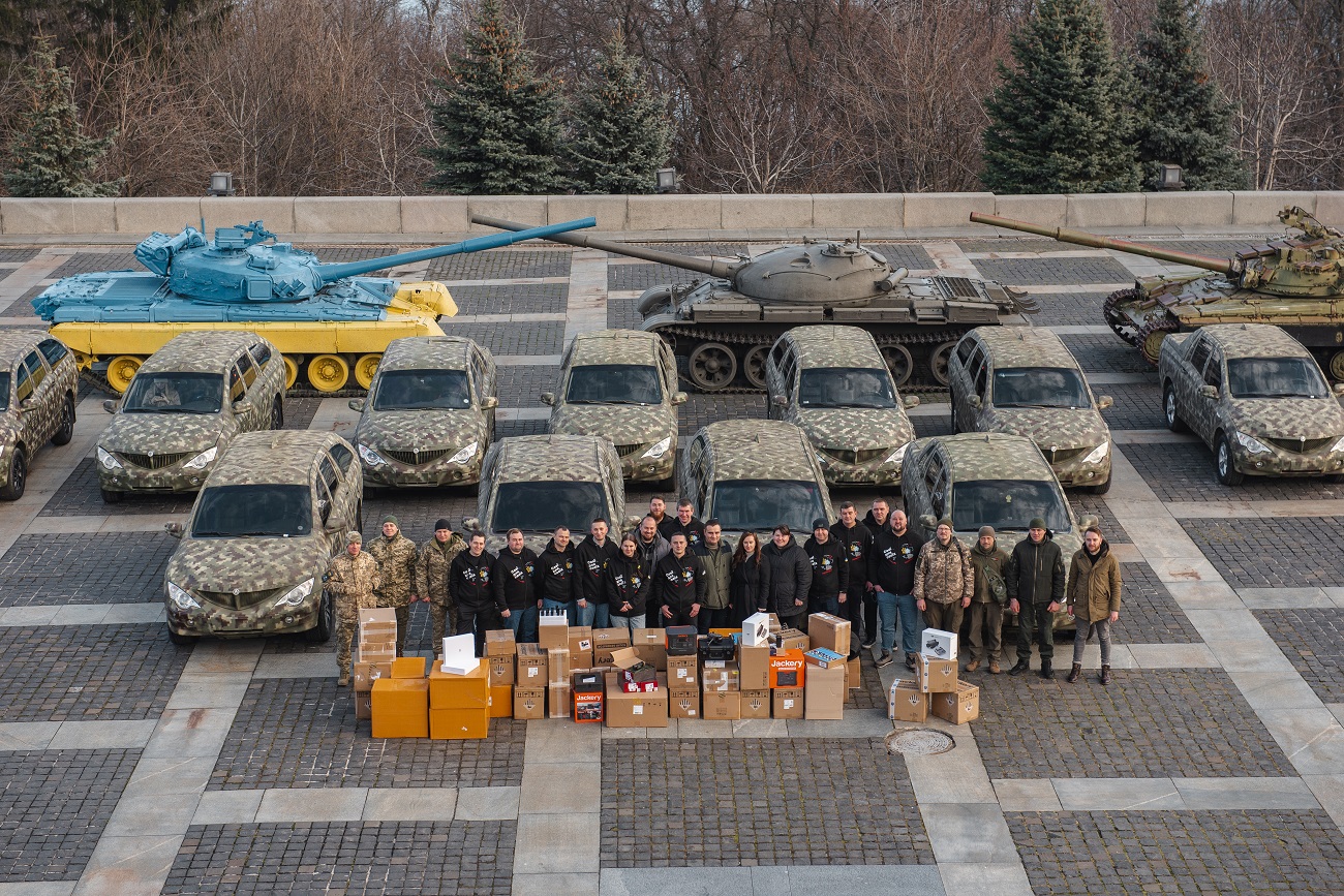 Від дронів до генераторів: як українці можуть безкоштовно відправляти допомогу захисникам на фронт