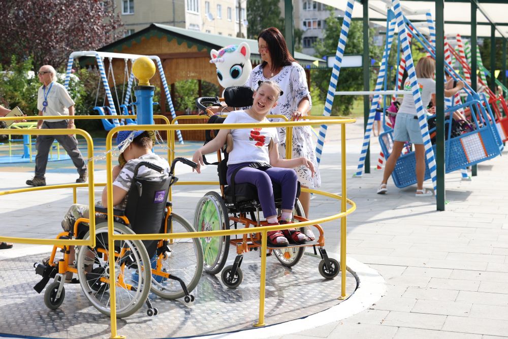 У Львові збудували унікальний парк розваг для дітей з інвалідністю: як він виглядає