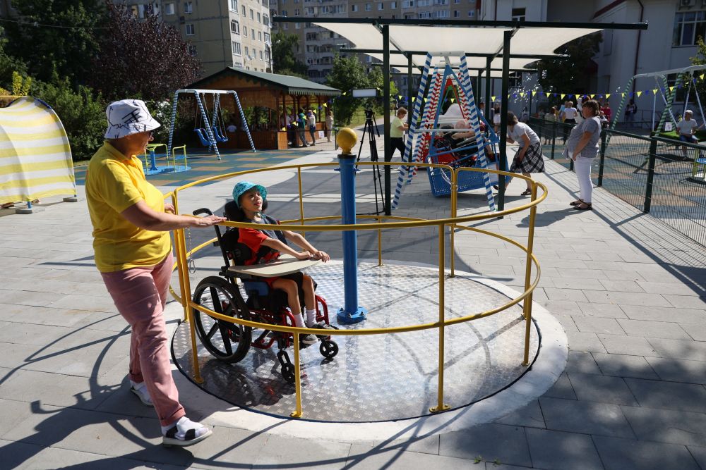 У Львові збудували унікальний парк розваг для дітей з інвалідністю: як він виглядає