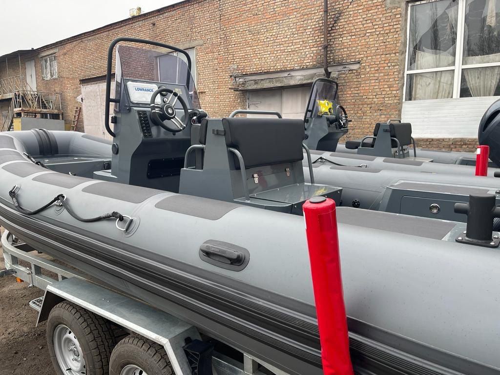 Волонтери передали прикордонникам у Херсонській області два десантні човни