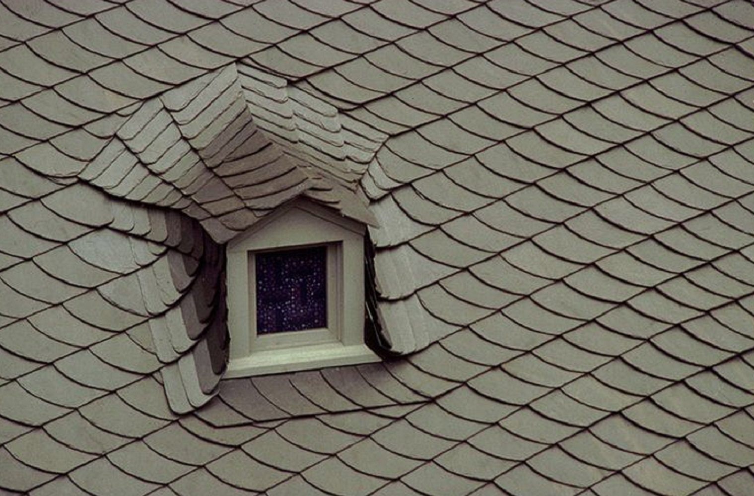 Забудьте про ремонт: які матеріали для даху служать десятиліттями