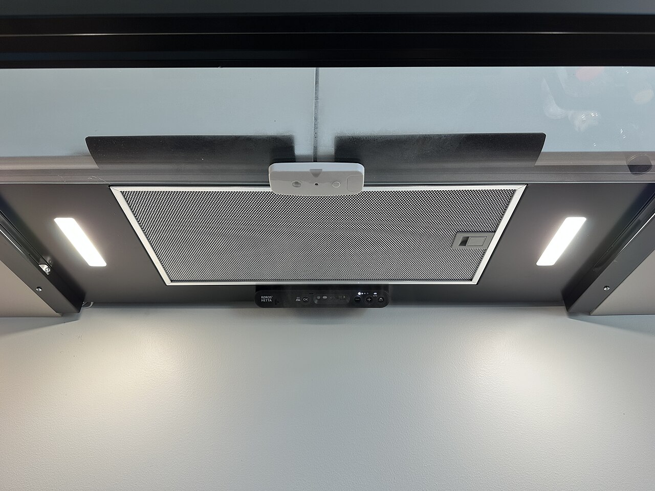 5 народних способів очистити жир на витяжці без жодної хімії