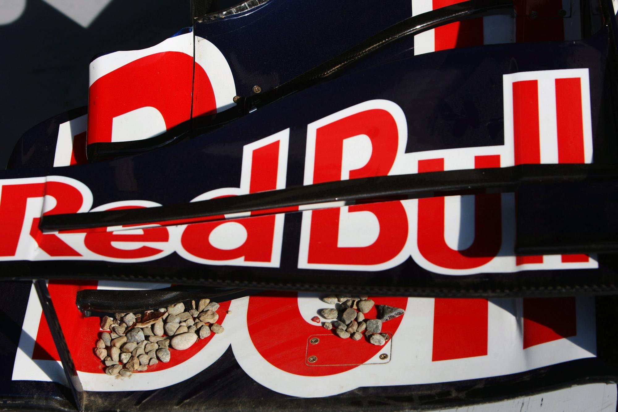 Справочник начинающего. Простыми словами о Формуле-1: что такое гравий