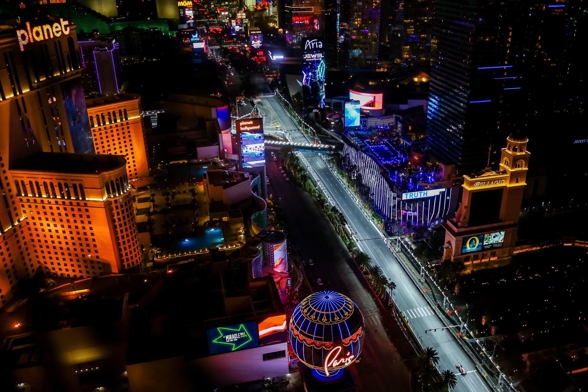 Формула-1 в неоні, вояж НХЛ до Європи та іспит Нідерландів: анонс вихідних у спорті