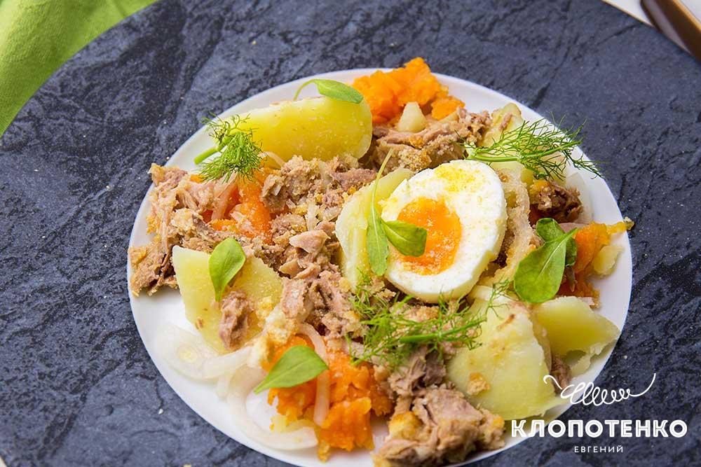 Клопотенко представил рецепт известного салата "Мимоза", но без майонеза