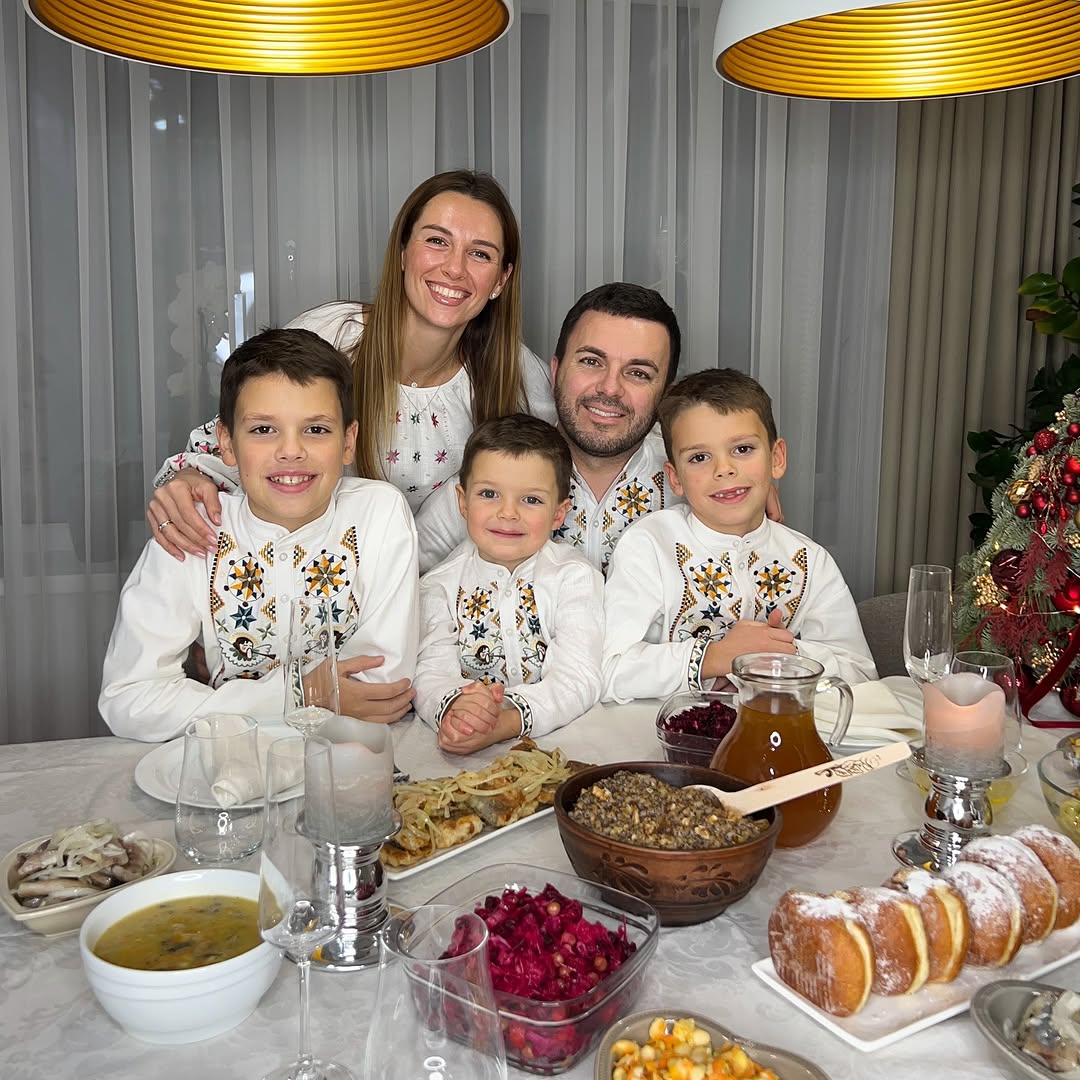 "Миру нам усім". Осадча, Сумська та інші зірки зворушливо привітали українців із Різдвом