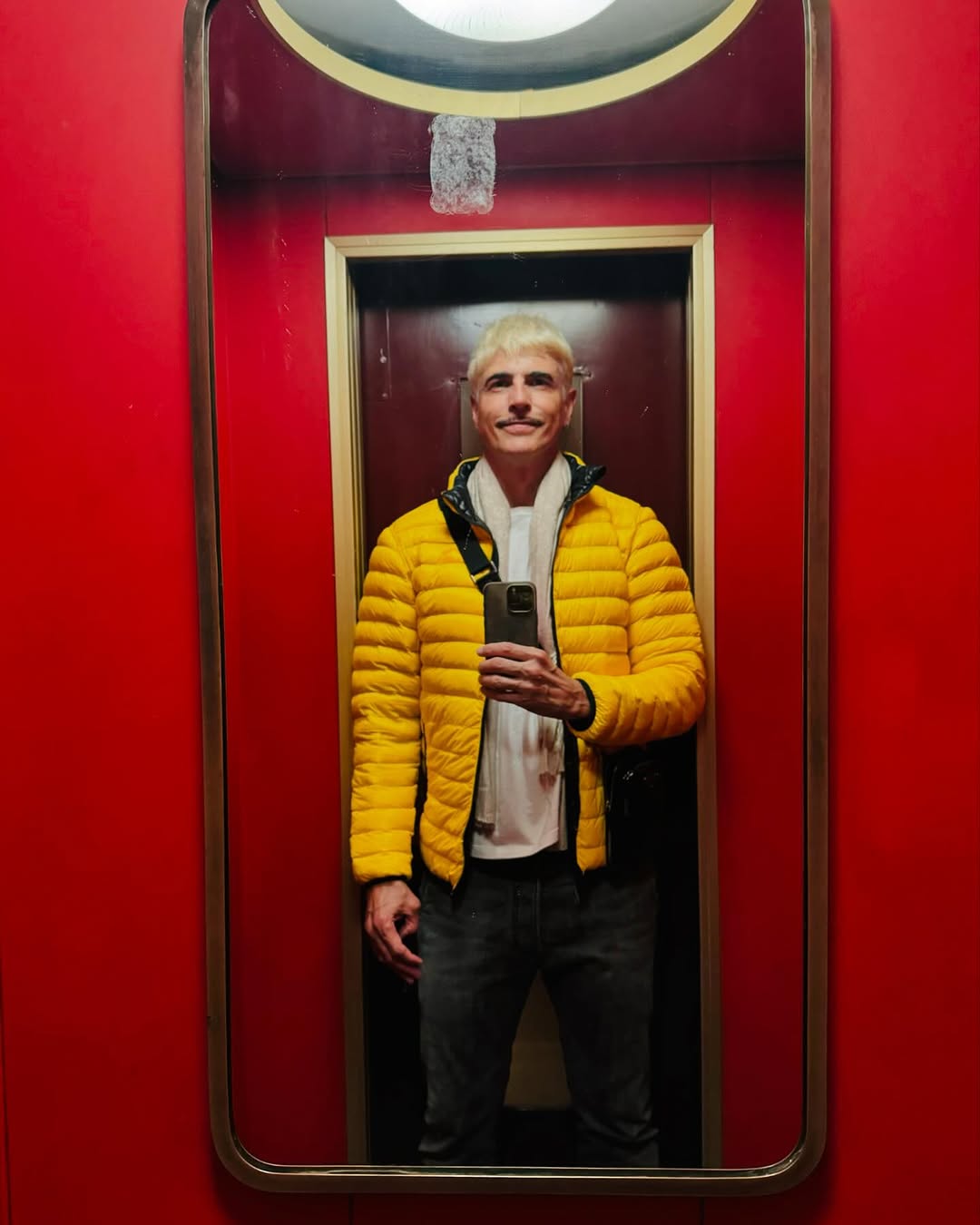 Красунчик-лікар Еду з бразильського серіалу "Сімейні узи": як виглядає актор