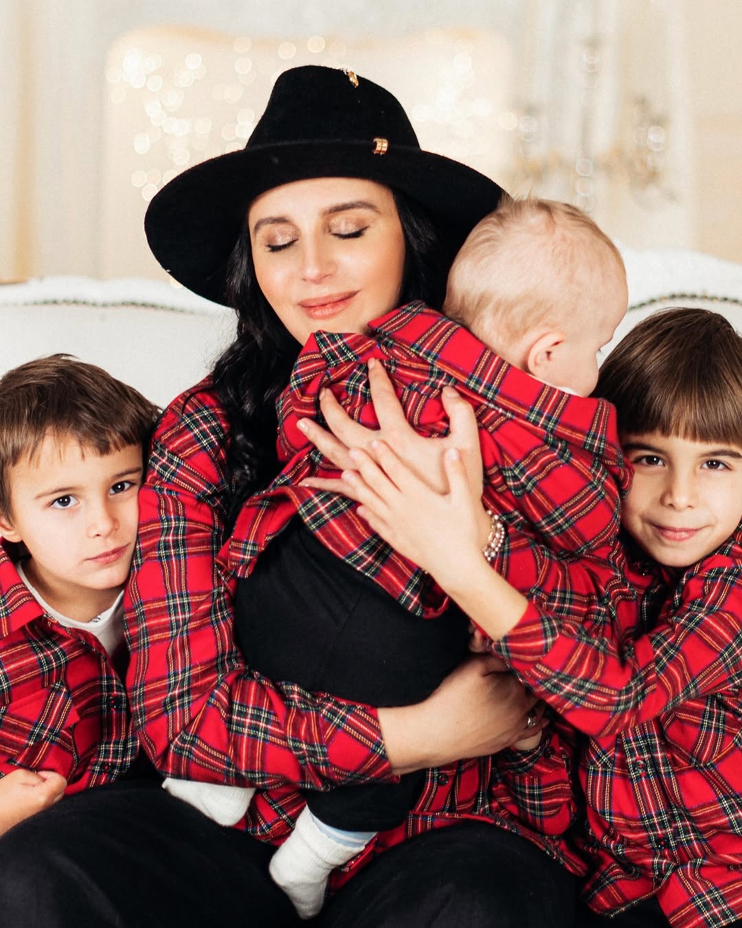 Сил і віри у світле майбутнє: зірки привітали українців з Новим роком-2025