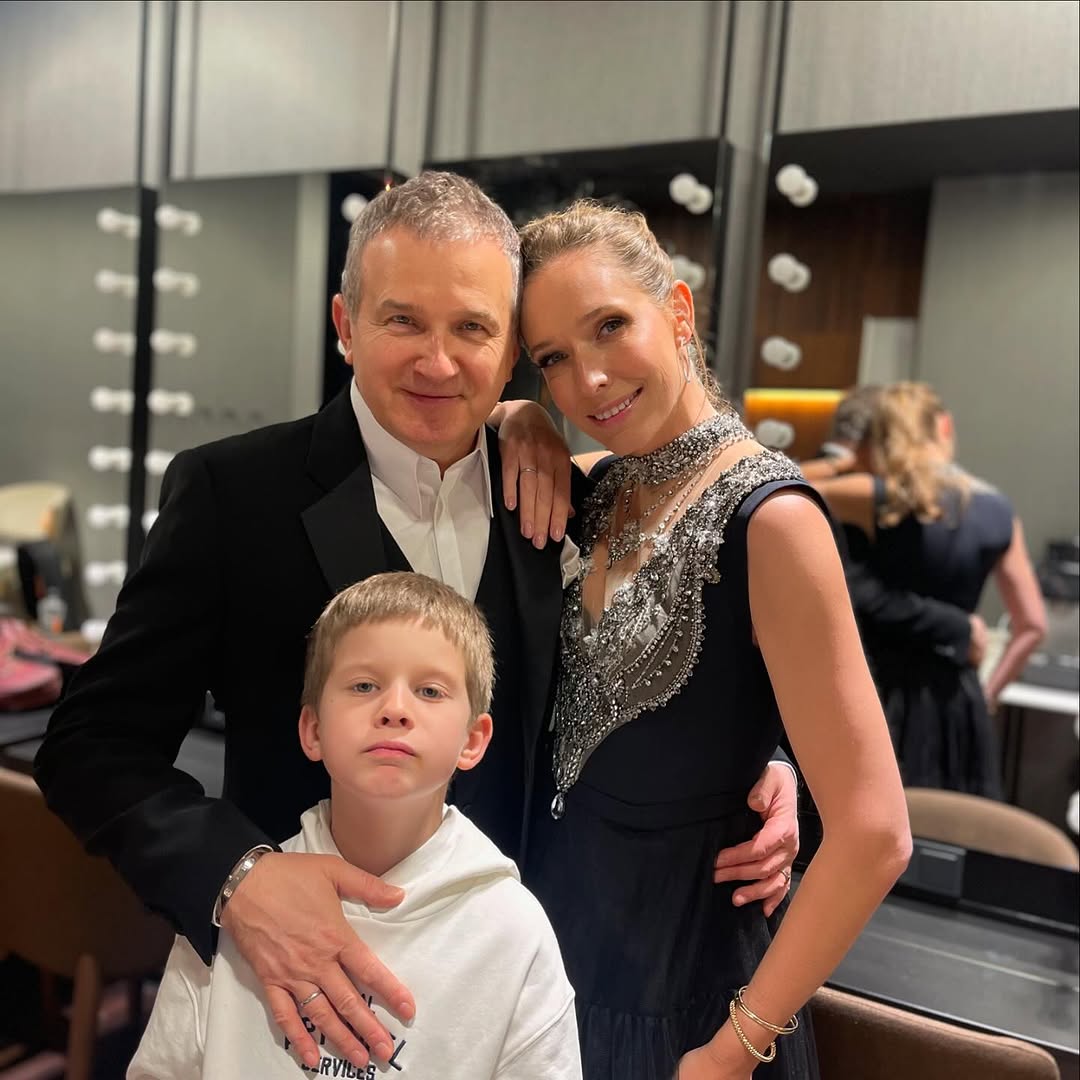 Сил и веры в светлое будущее: звезды поздравили украинцев с Новым годом-2025