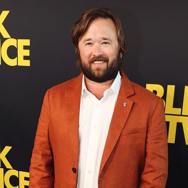 Відростив довге волосся та бороду: як змінився хлопчик з "Шостого почуття" (фото)