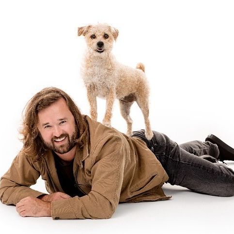 Відростив довге волосся та бороду: як змінився хлопчик з "Шостого почуття" (фото)