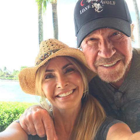 Який вигляд зараз має 84-річний Чак Норріс - той самий "Крутий Вокер" (фото)