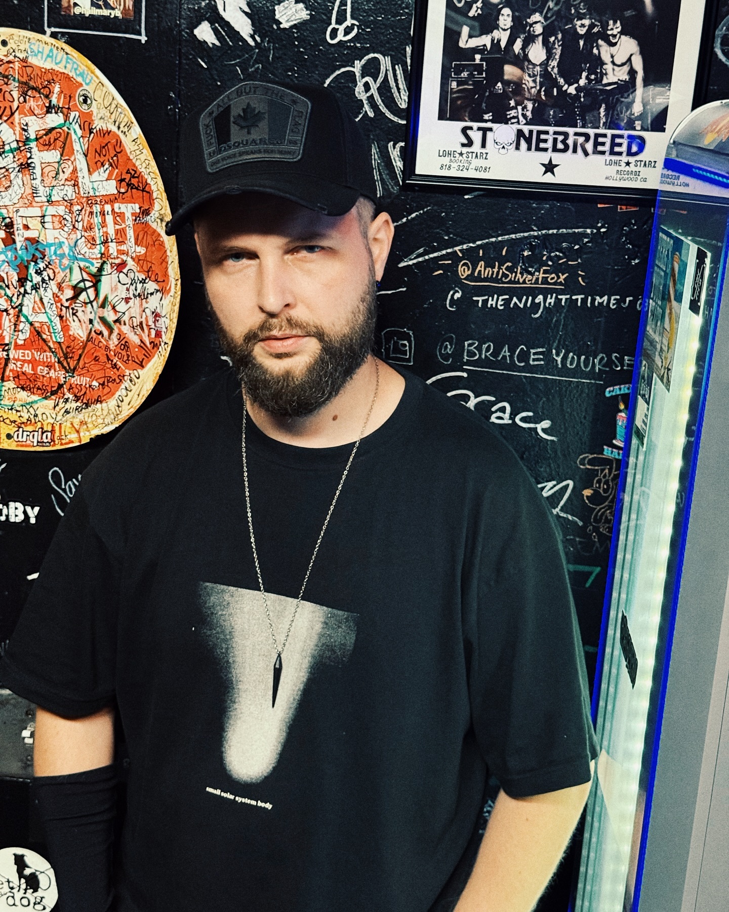 Муж Саниной впервые за долгое время вышел на связь и показал, в какой стране находится