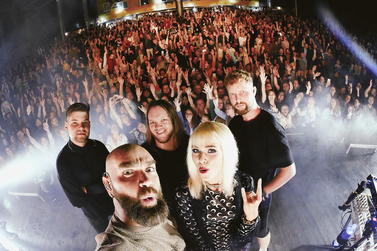 Муж Саниной впервые за долгое время вышел на связь и показал, в какой стране находится