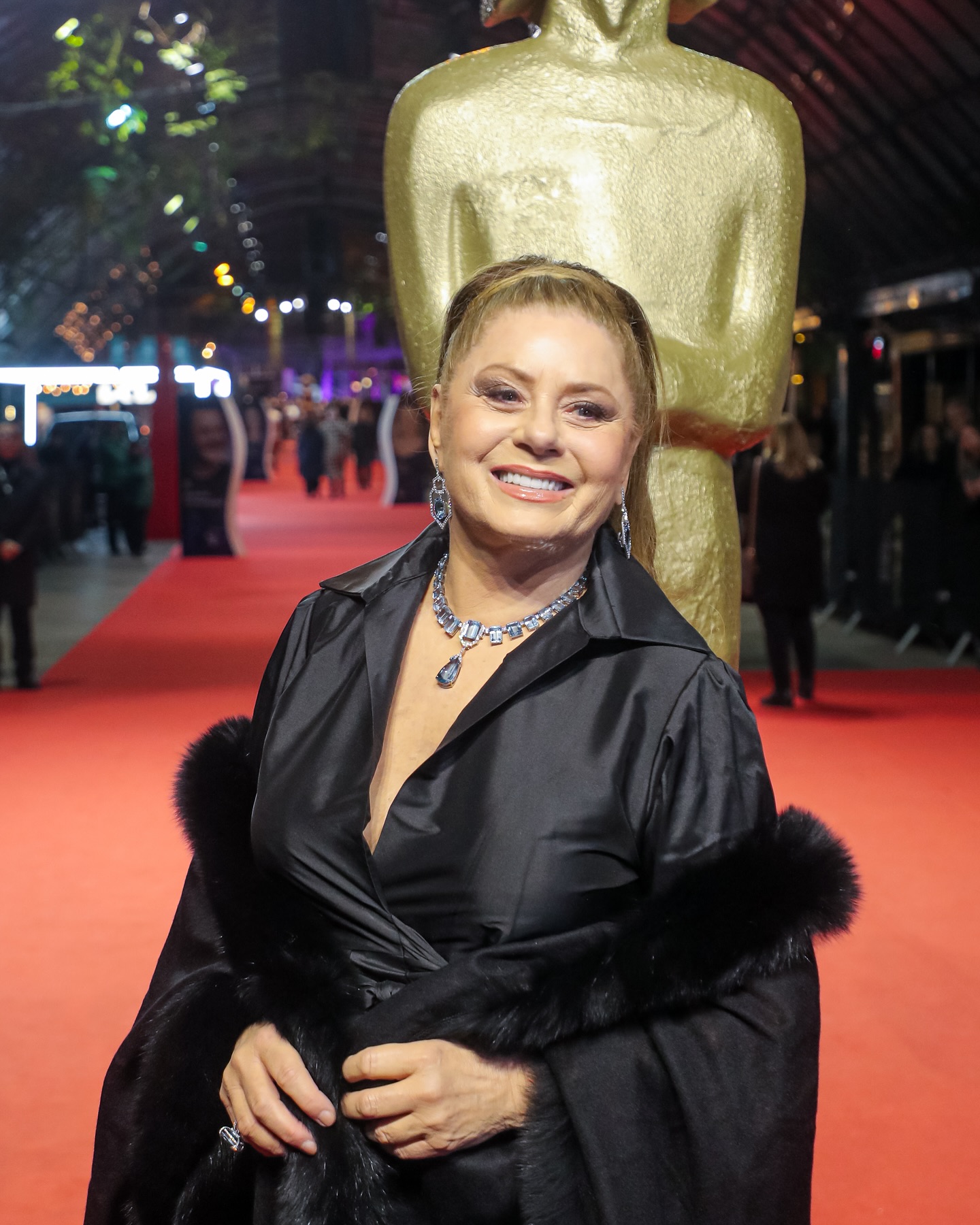 Лишний вес и седина: как сейчас выглядит актриса, сыгравшая красавицу Иветту в "Клоне"