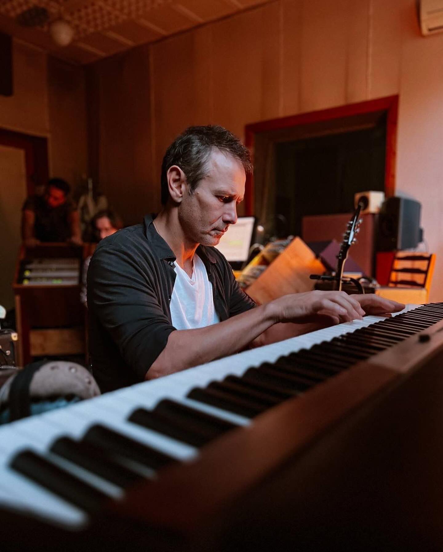 Вакарчук переспівав Квітку Цісик у новому англомовному альбомі "Океан Ельзи"