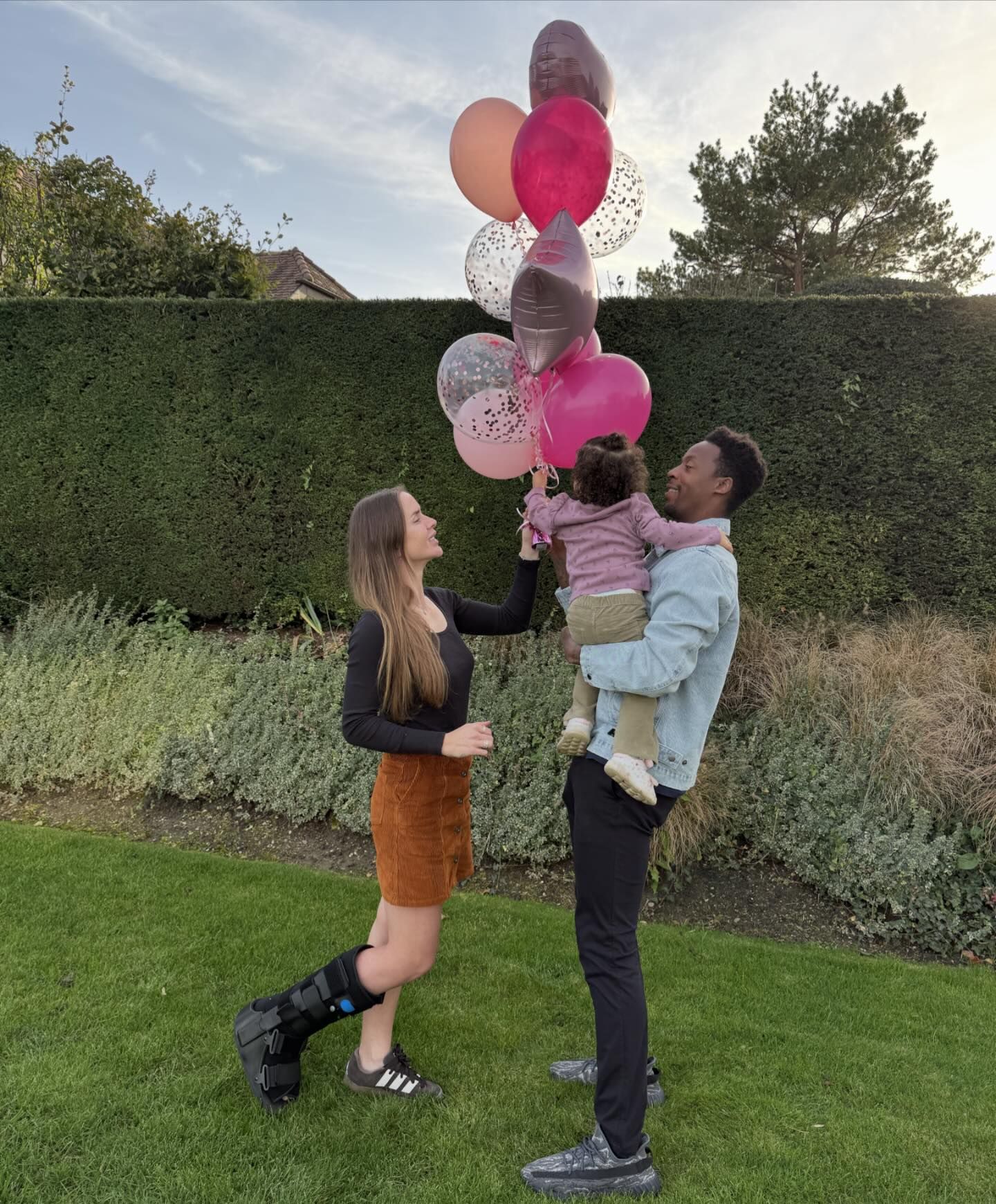 Два роки обіймів та любові: Світоліна показала рідкісне фото з донечкою та чоловіком