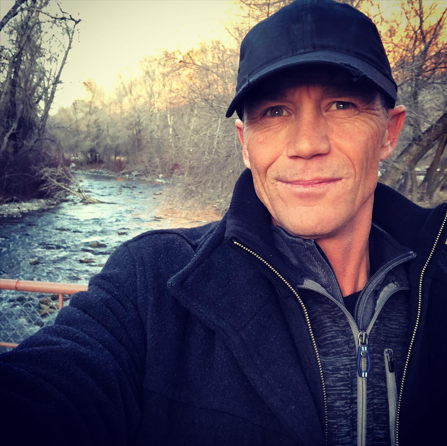 Який сьогодні вигляд має зірка серіалу "Всі жінки - відьми" Браян Краузе - йому вже за 50