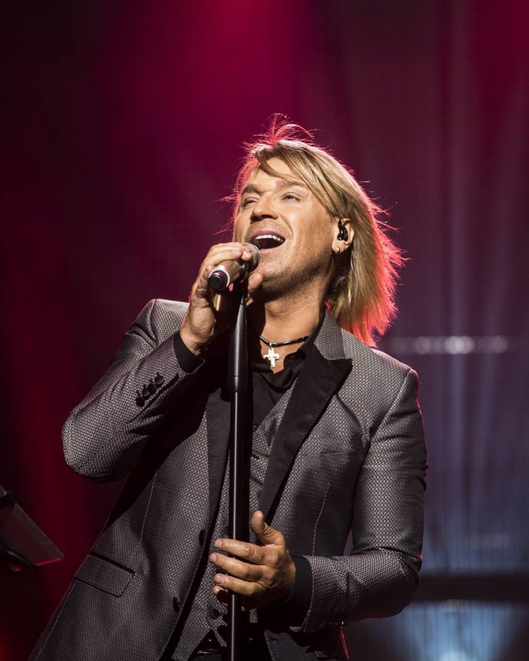 Олег Винник вперше з початку війни наважився вийти на сцену, але не в Україні