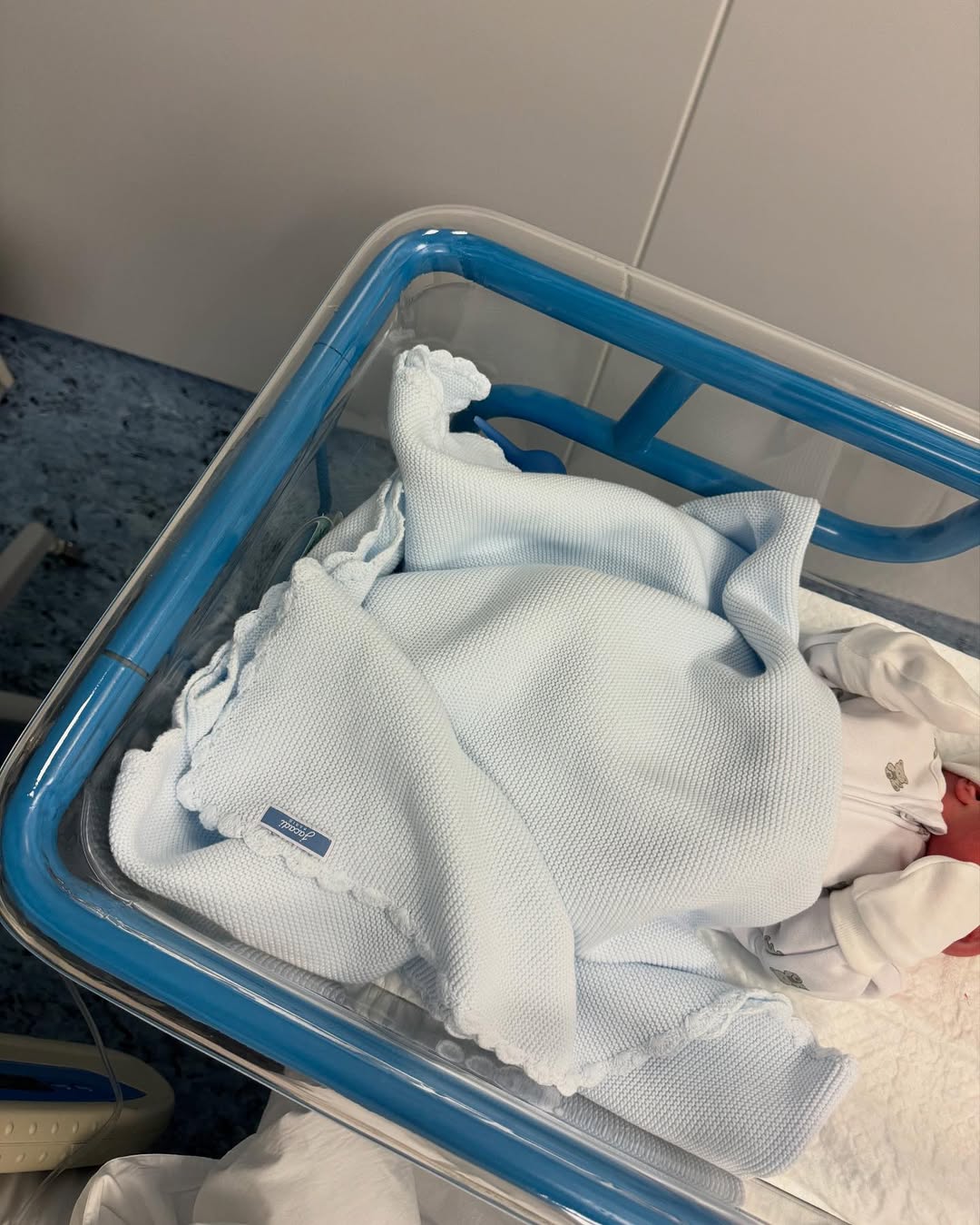 Володимир Остапчук втретє став батьком: перше фото малюка